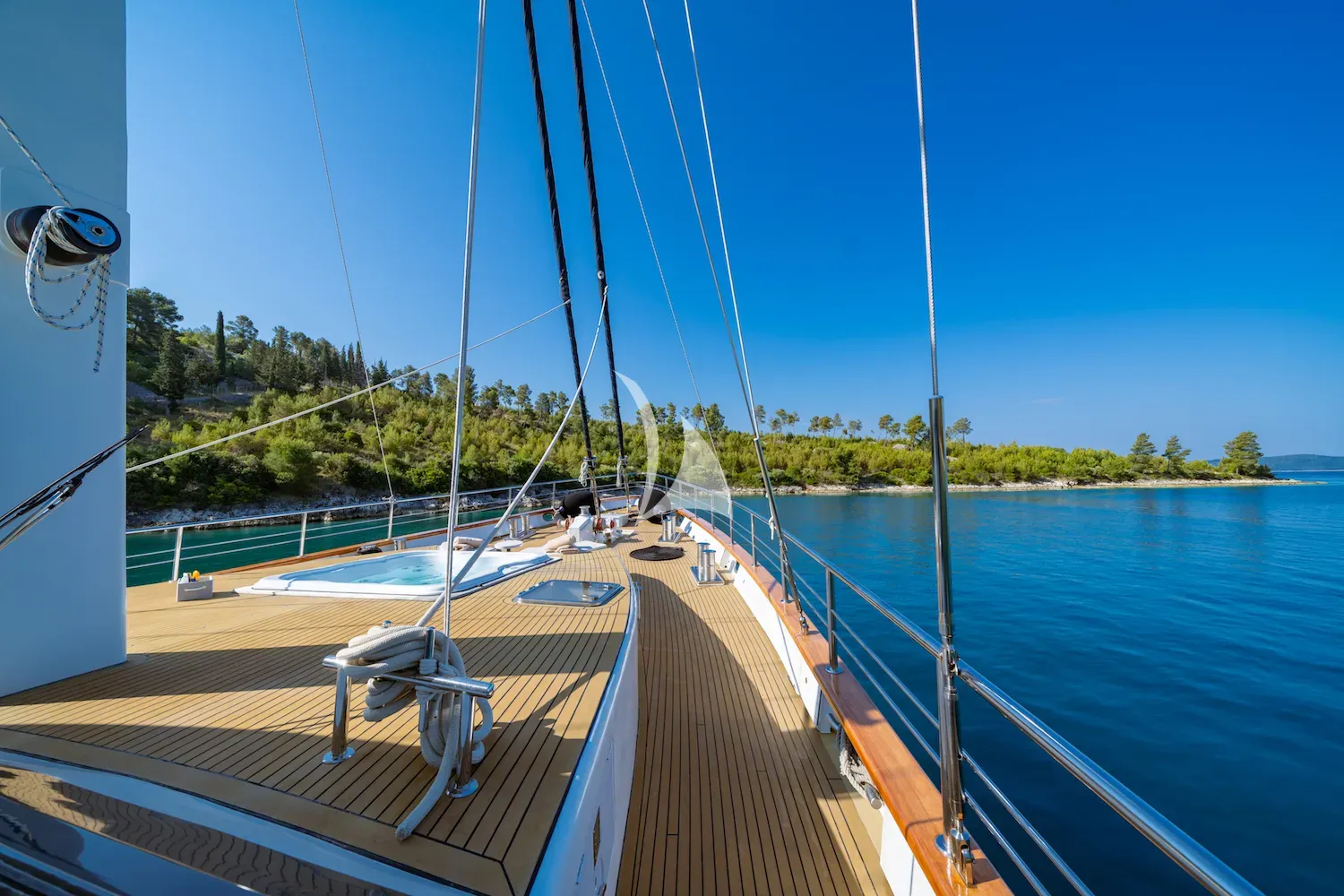 NAVILUX Charter Yacht