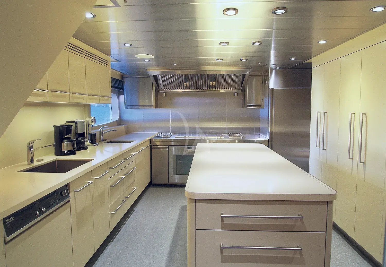 LADY DEE Charter Yacht