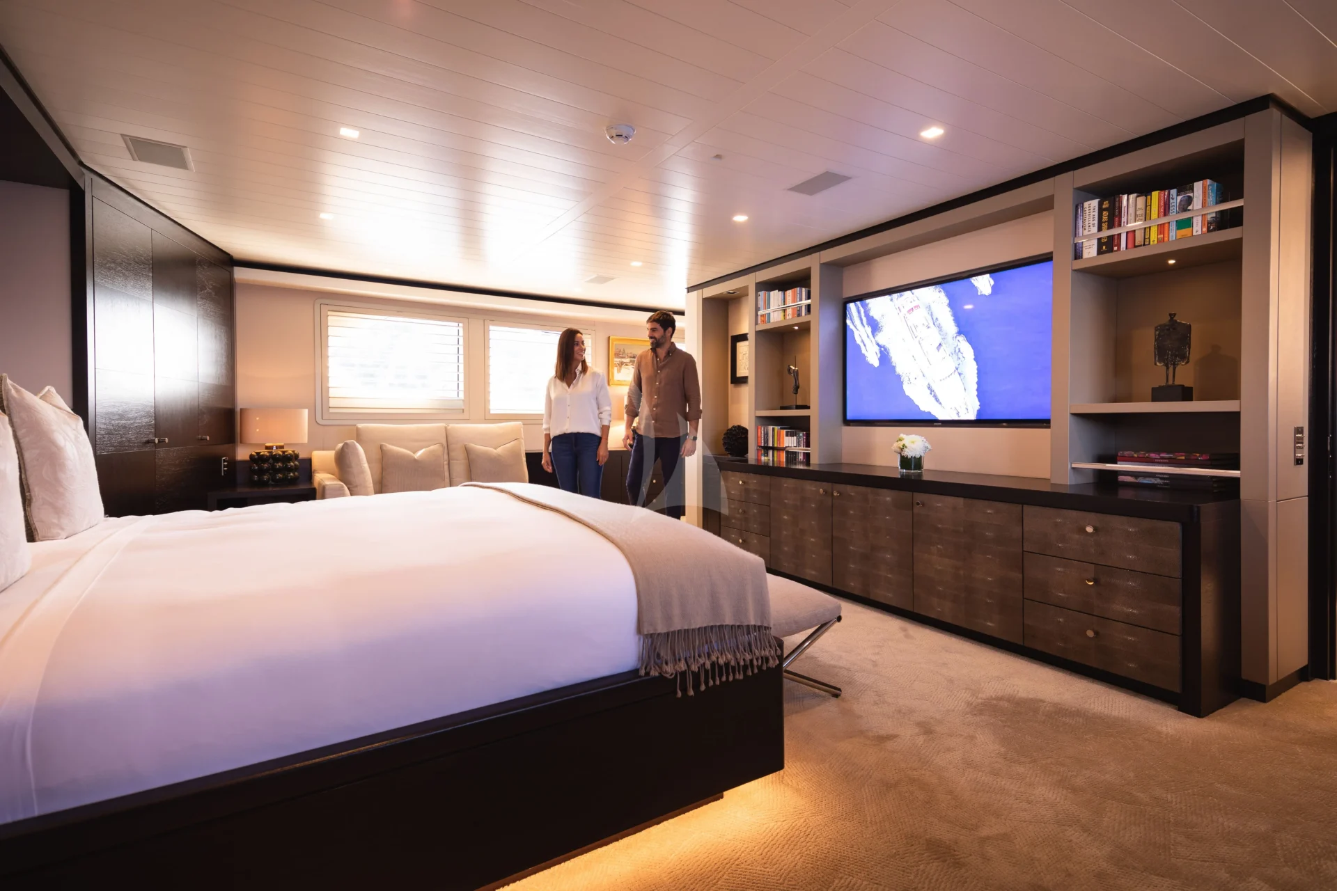 MIRAGE Charter Yacht