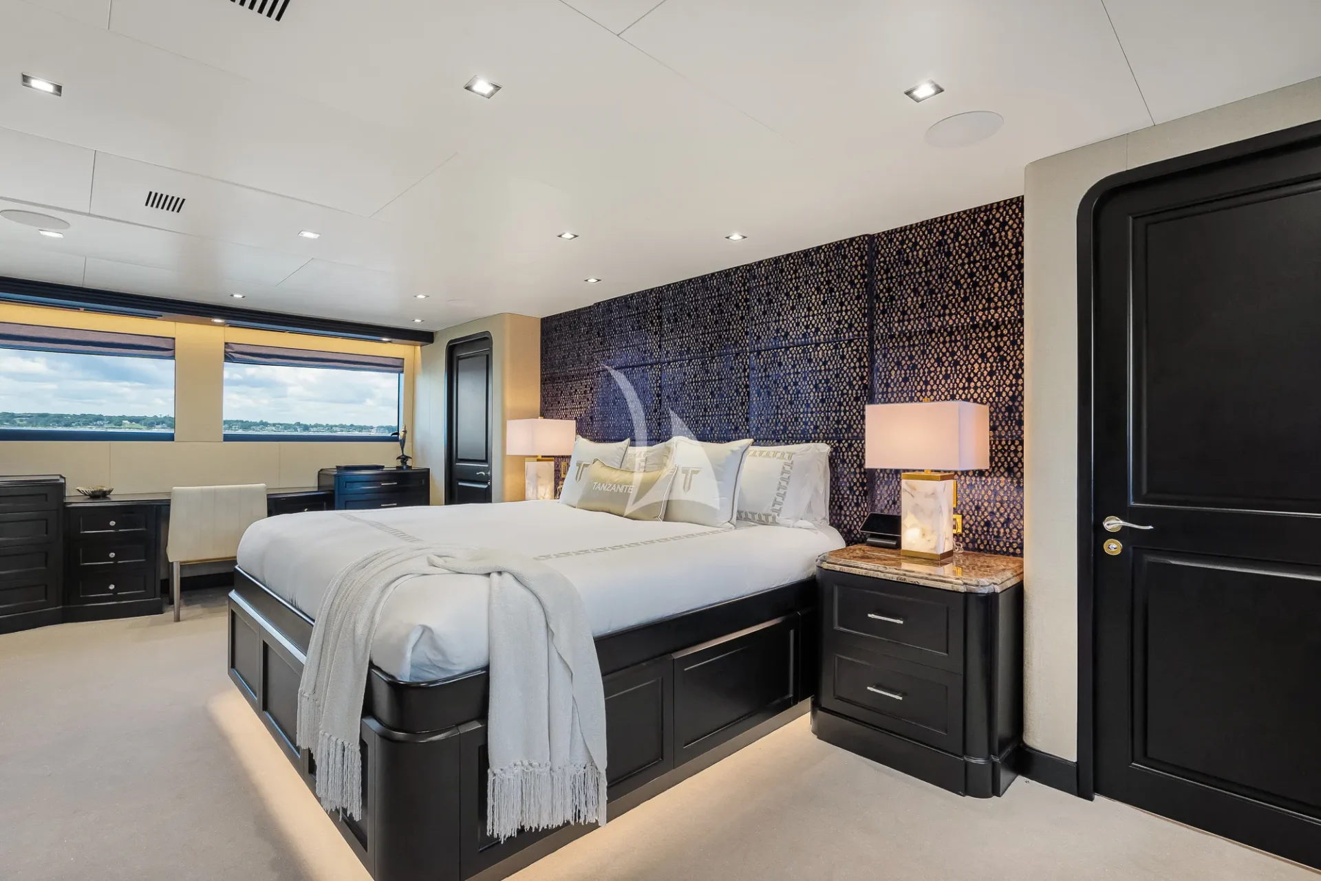 TANZANITE Charter Yacht