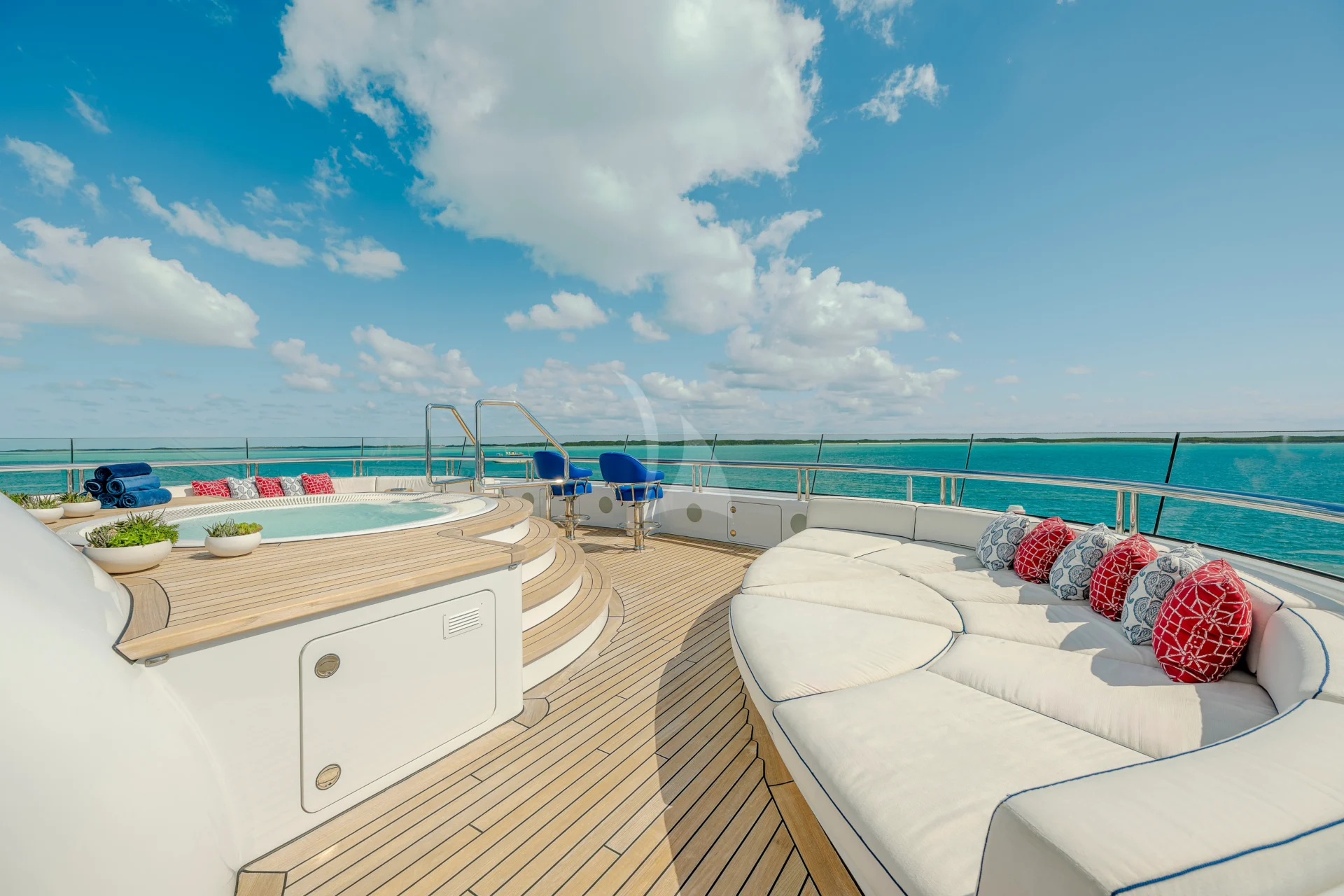 HUNTRESS Charter Yacht