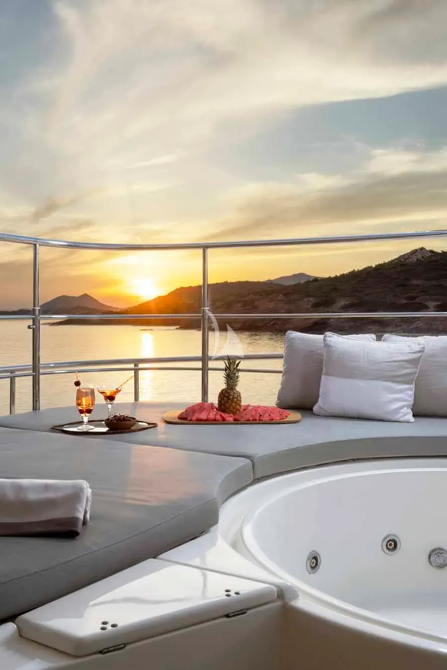 PARADISE Charter Yacht