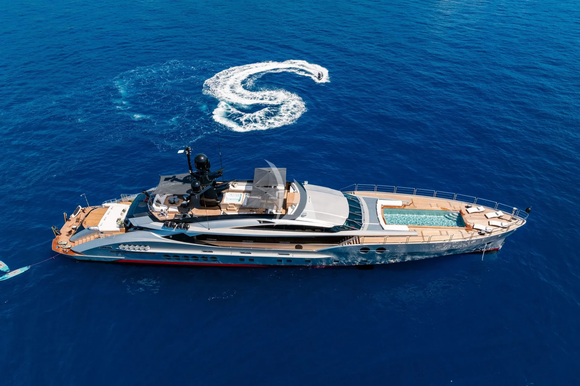 DB9 Charter Yacht