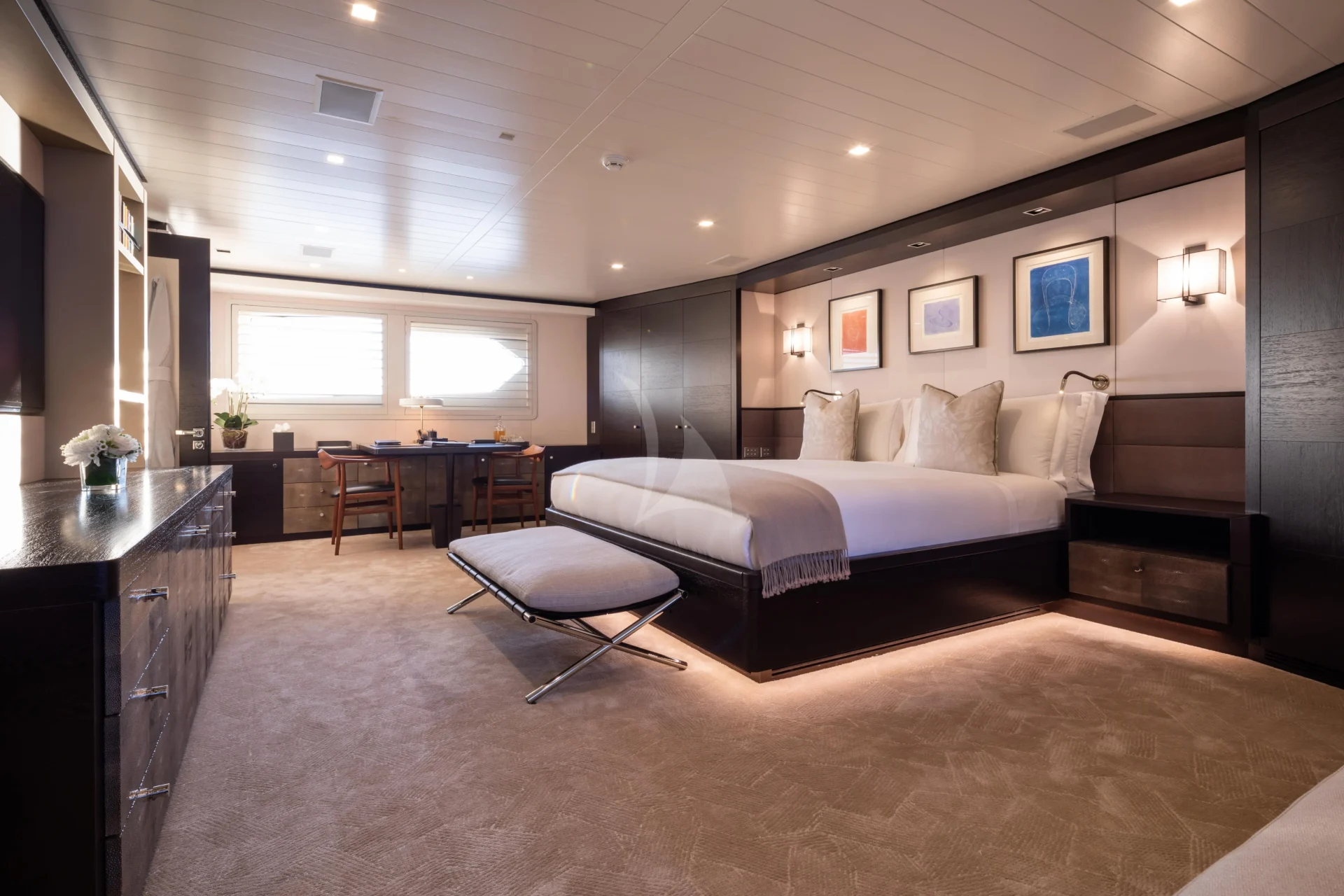MIRAGE Charter Yacht