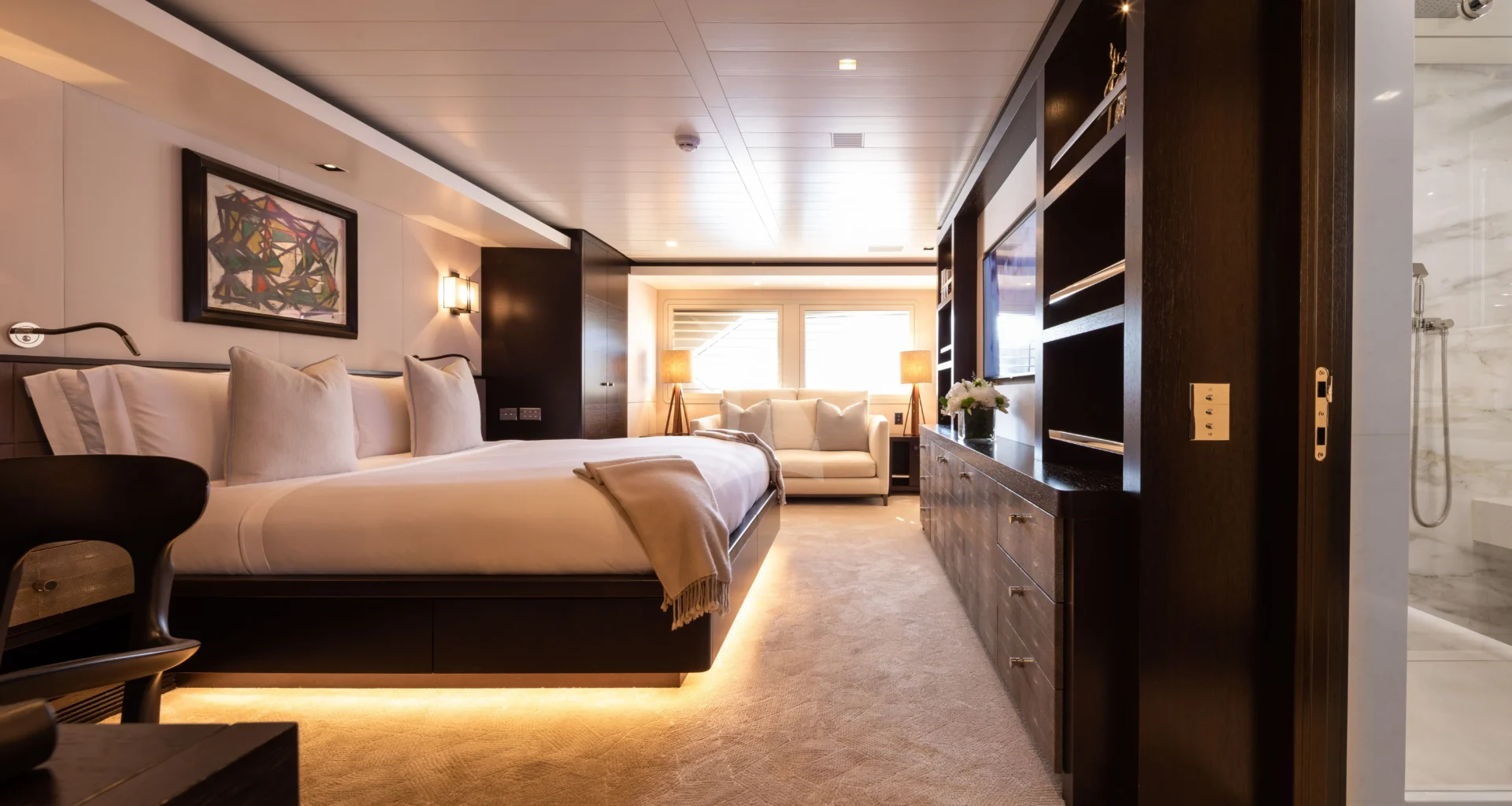 MIRAGE Charter Yacht