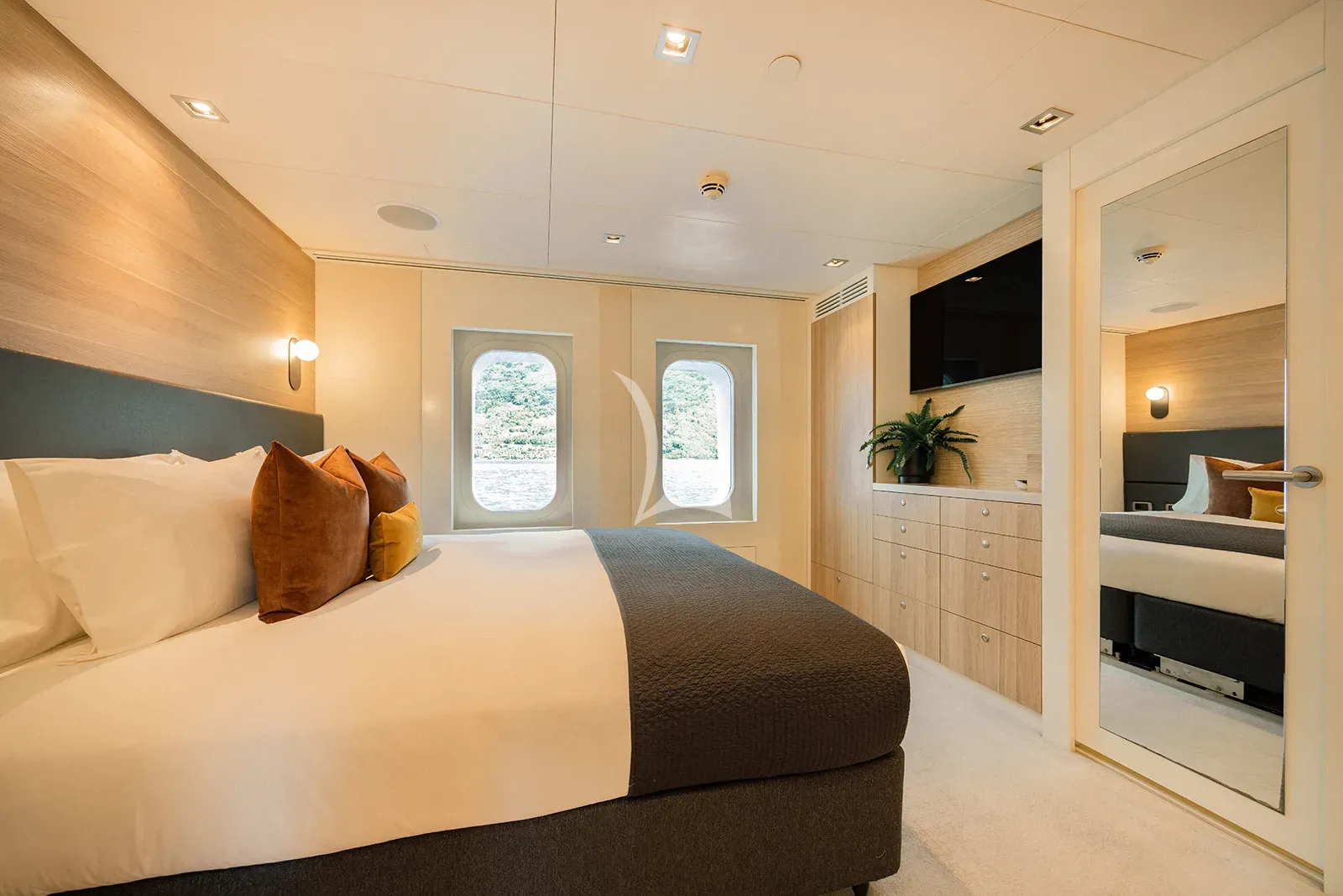 BIG SKY Charter Yacht