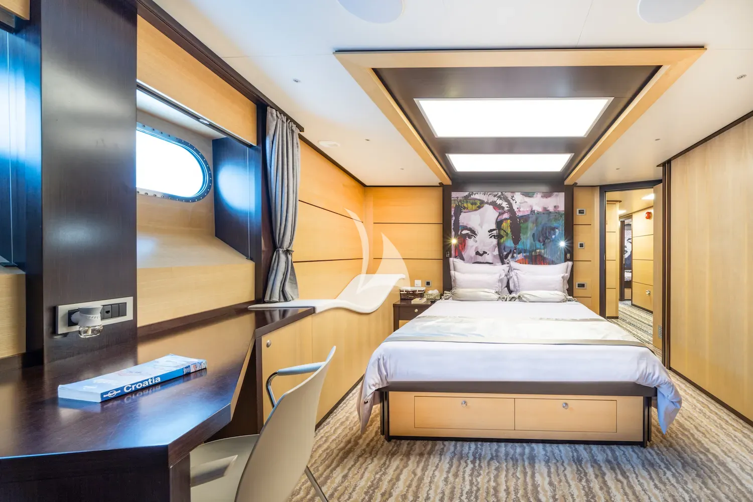 NAVILUX Charter Yacht