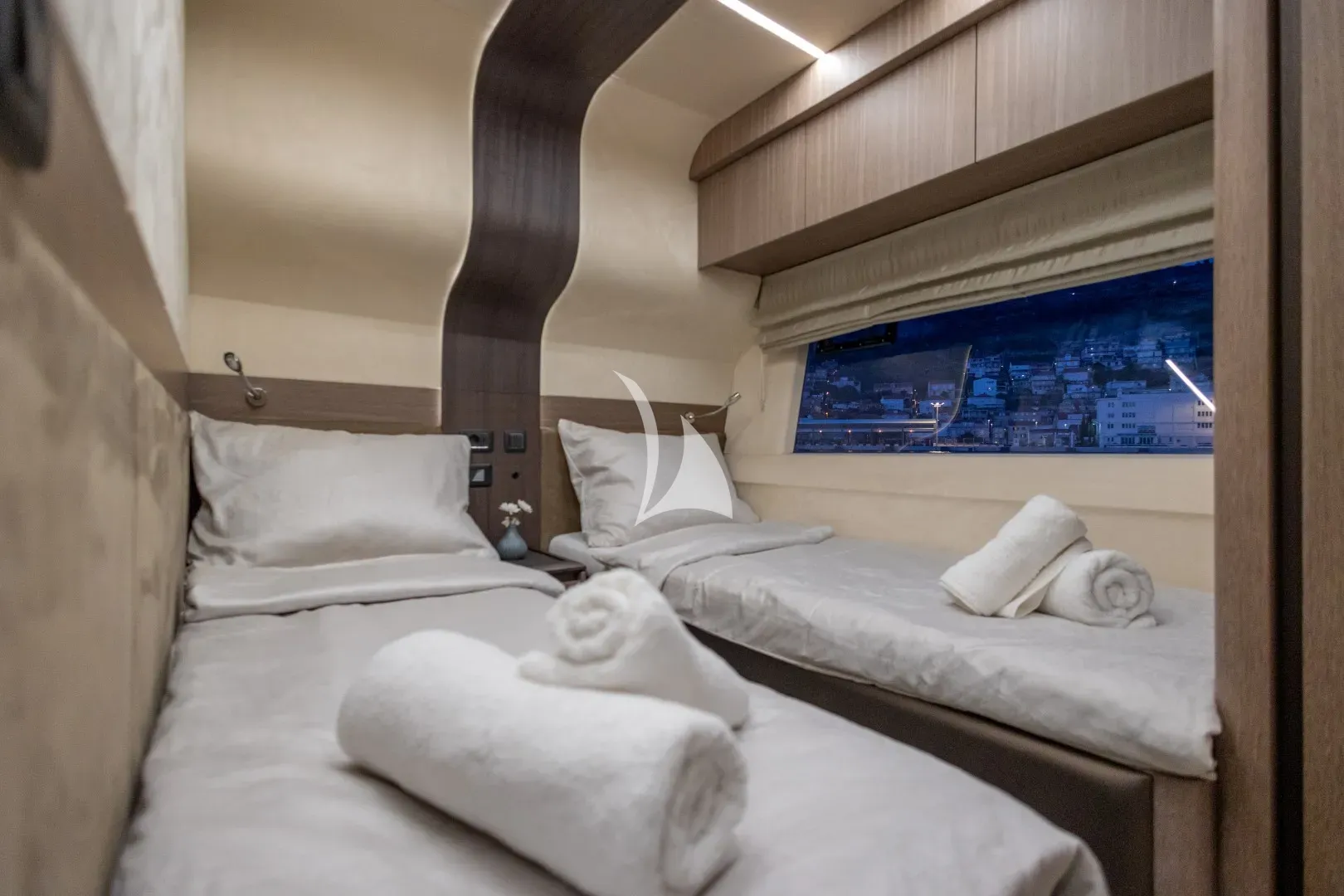 PARADISE Charter Yacht