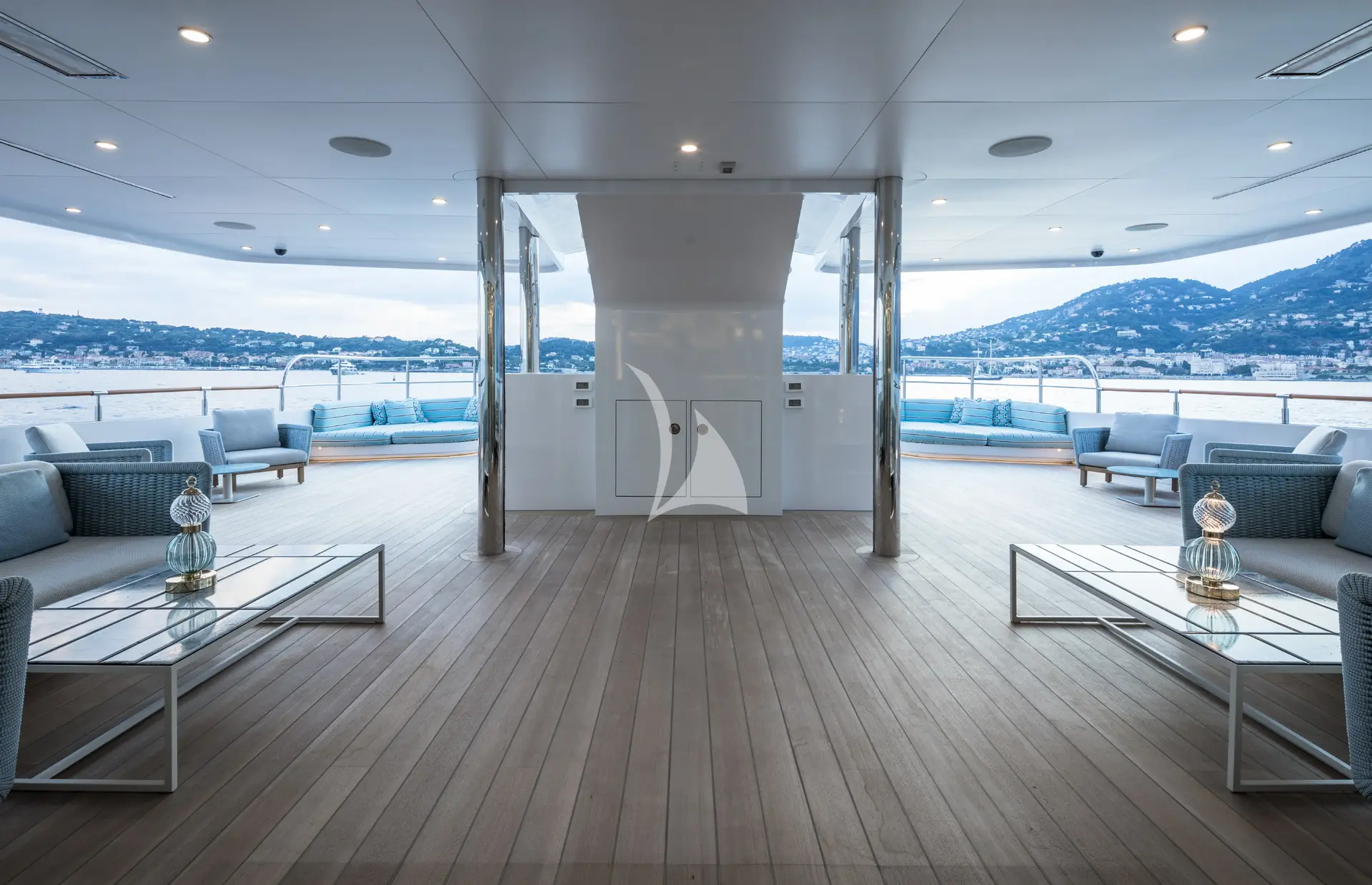 CORAL OCEAN Charter Yacht