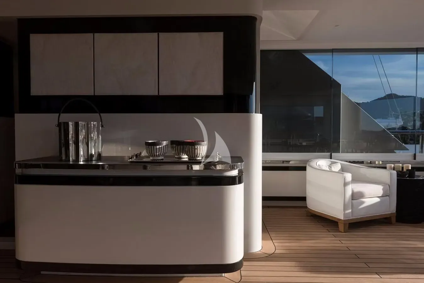 LIQUID SKY Charter Yacht