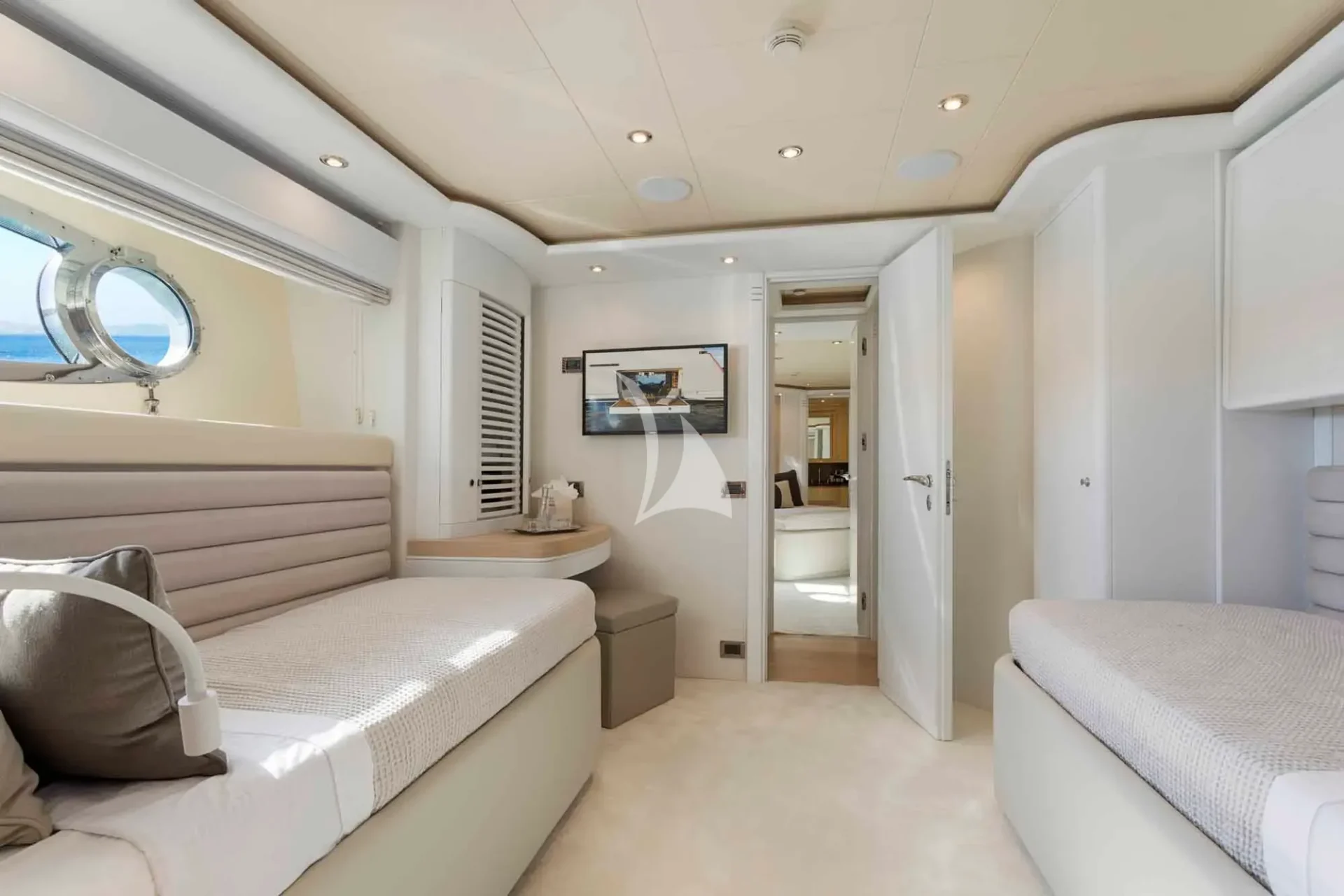 PARADISE Charter Yacht