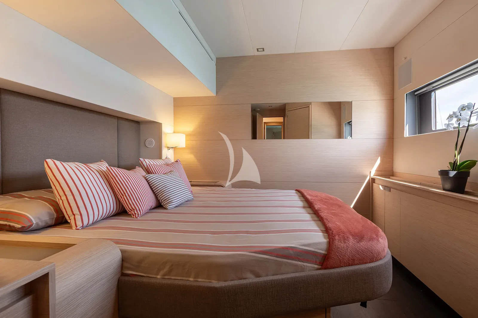 VAGATOR Charter Yacht