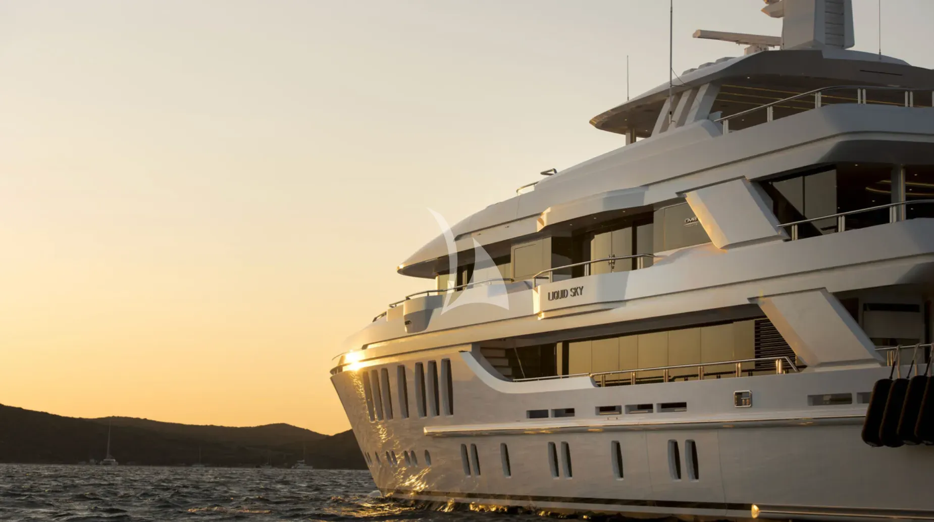 LIQUID SKY Charter Yacht