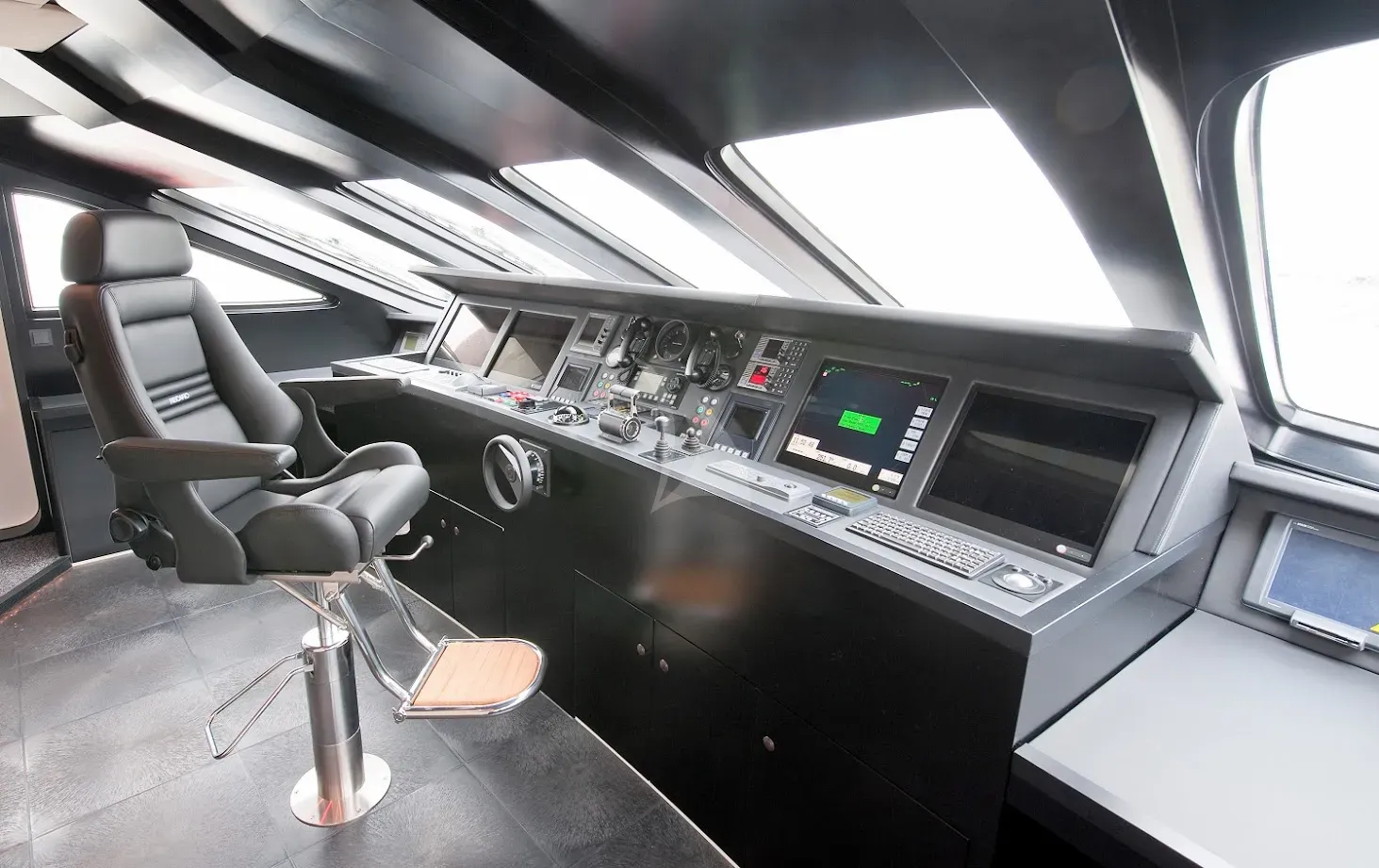 LATITUDE Charter Yacht