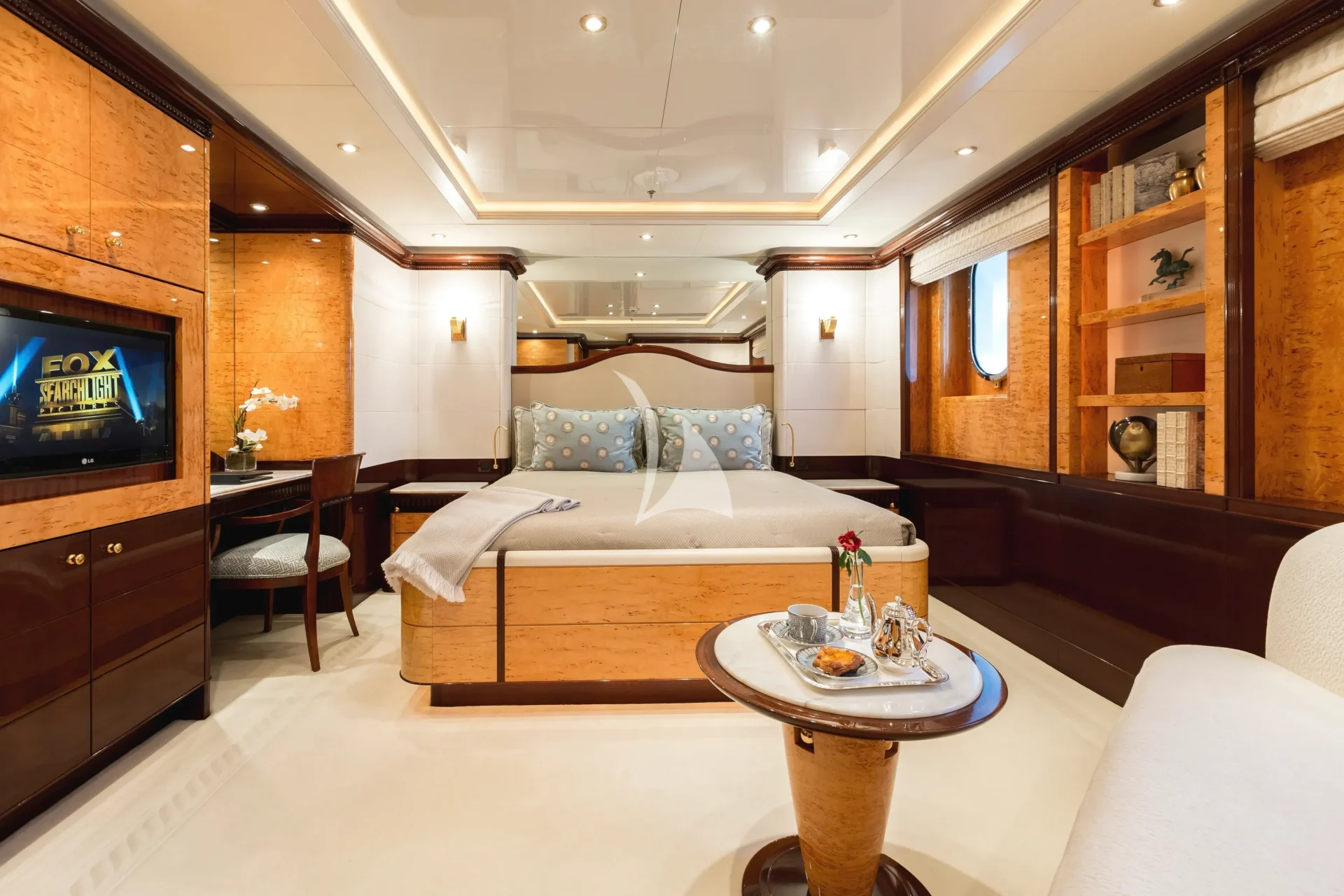LUCKY LADY Charter Yacht