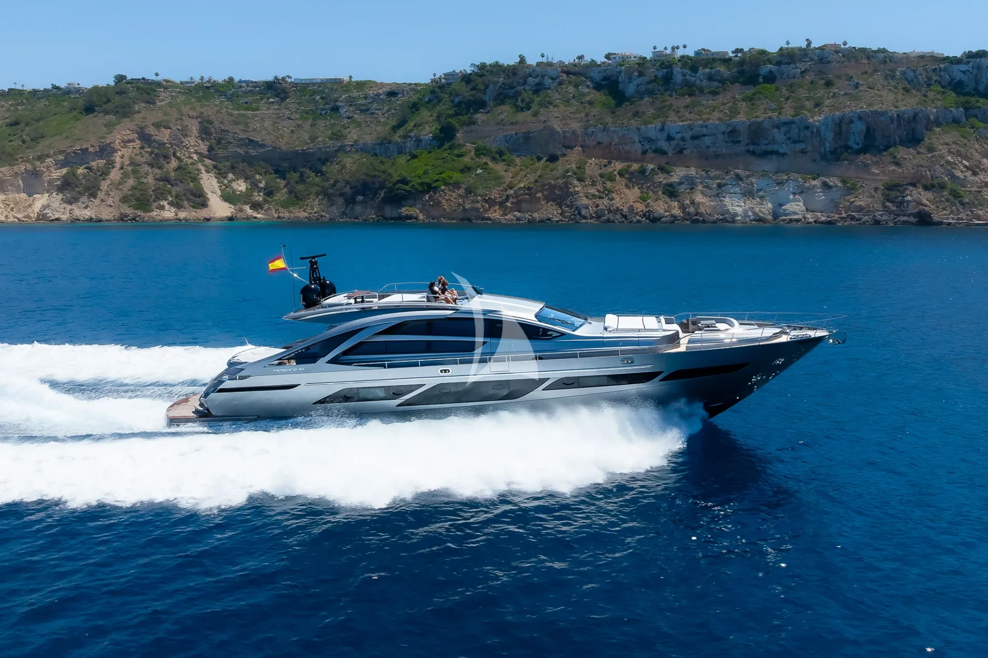 EL MACANN Charter Yacht