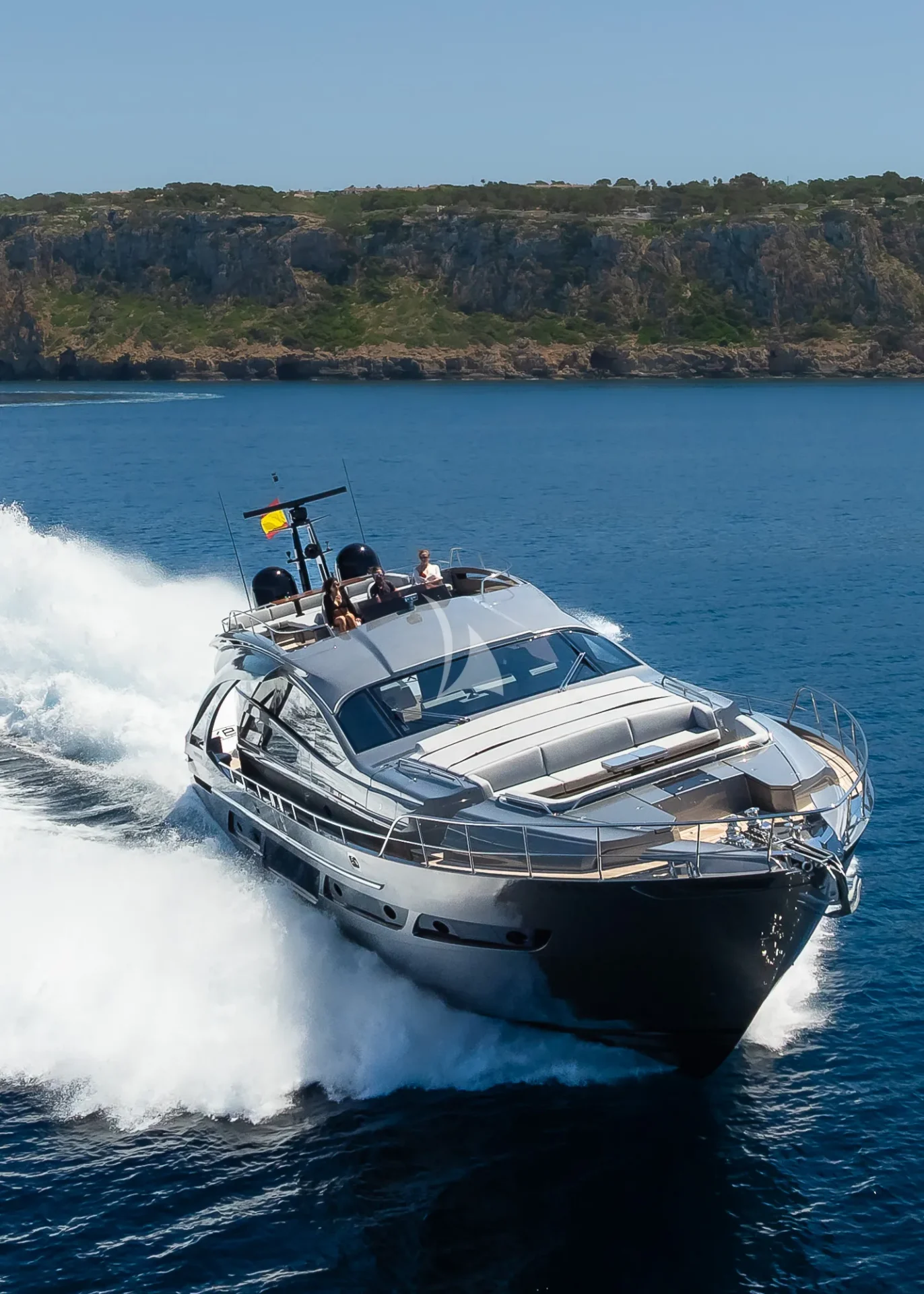 EL MACANN Charter Yacht