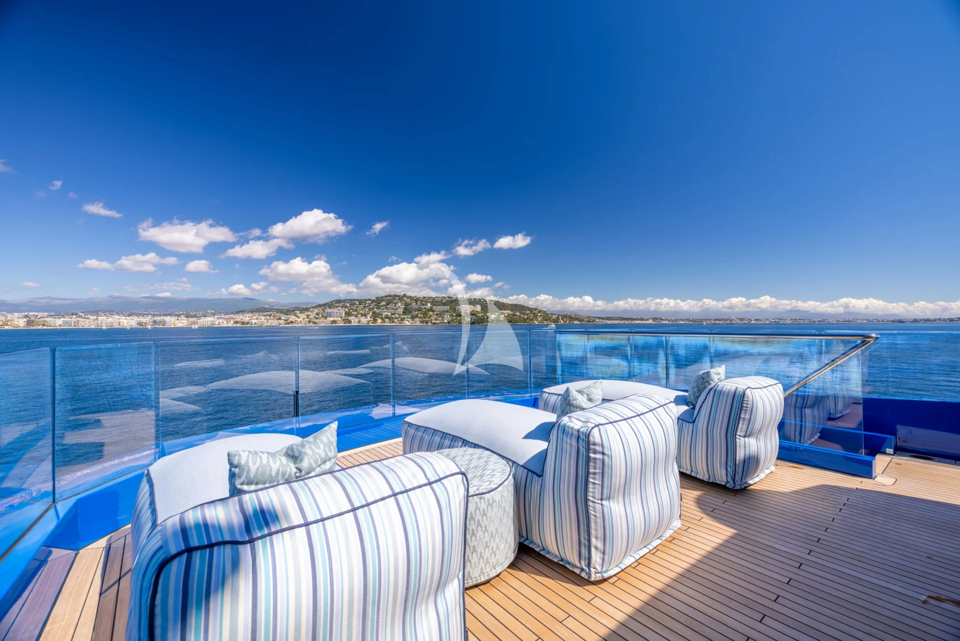 SUI GENERIS Charter Yacht