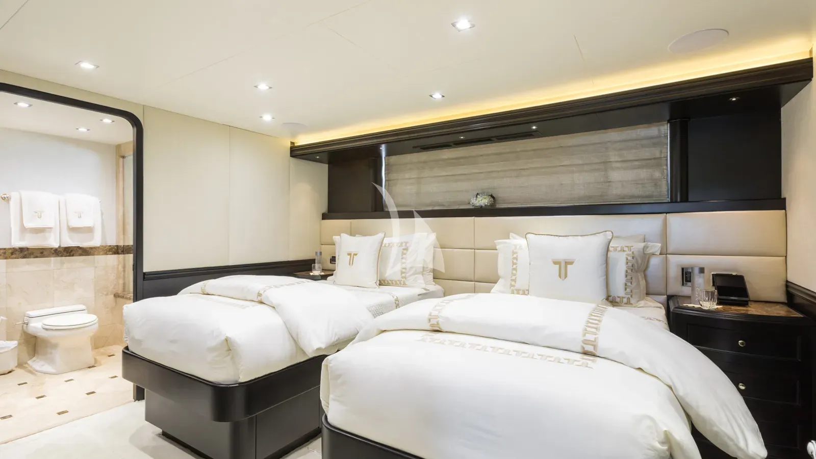 TANZANITE Charter Yacht