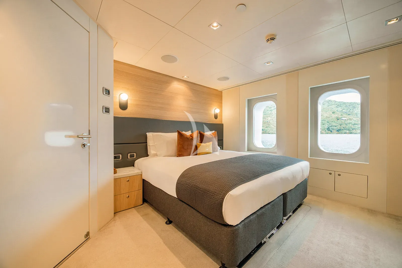 BIG SKY Charter Yacht