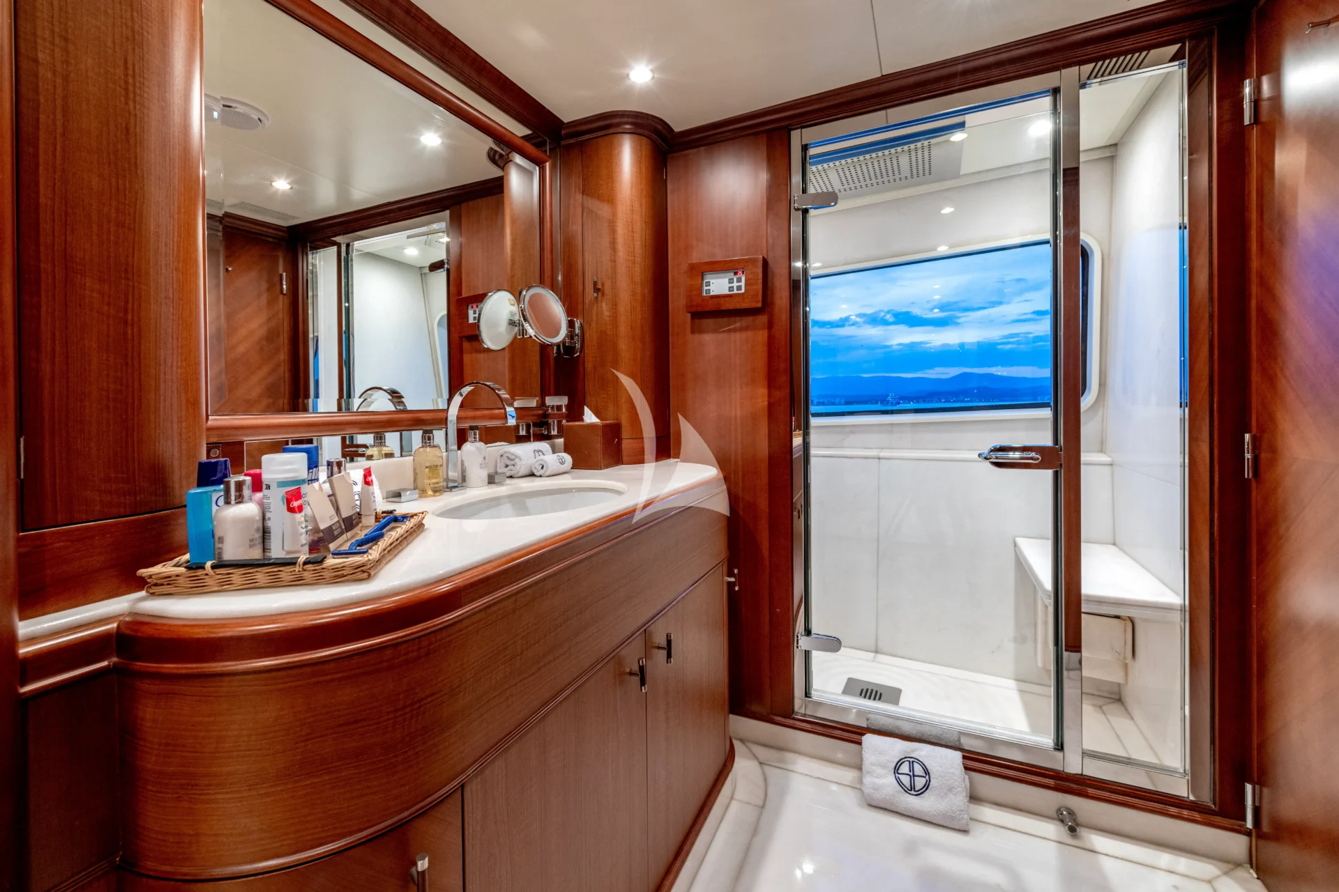 SEA BLUEZ Charter Yacht