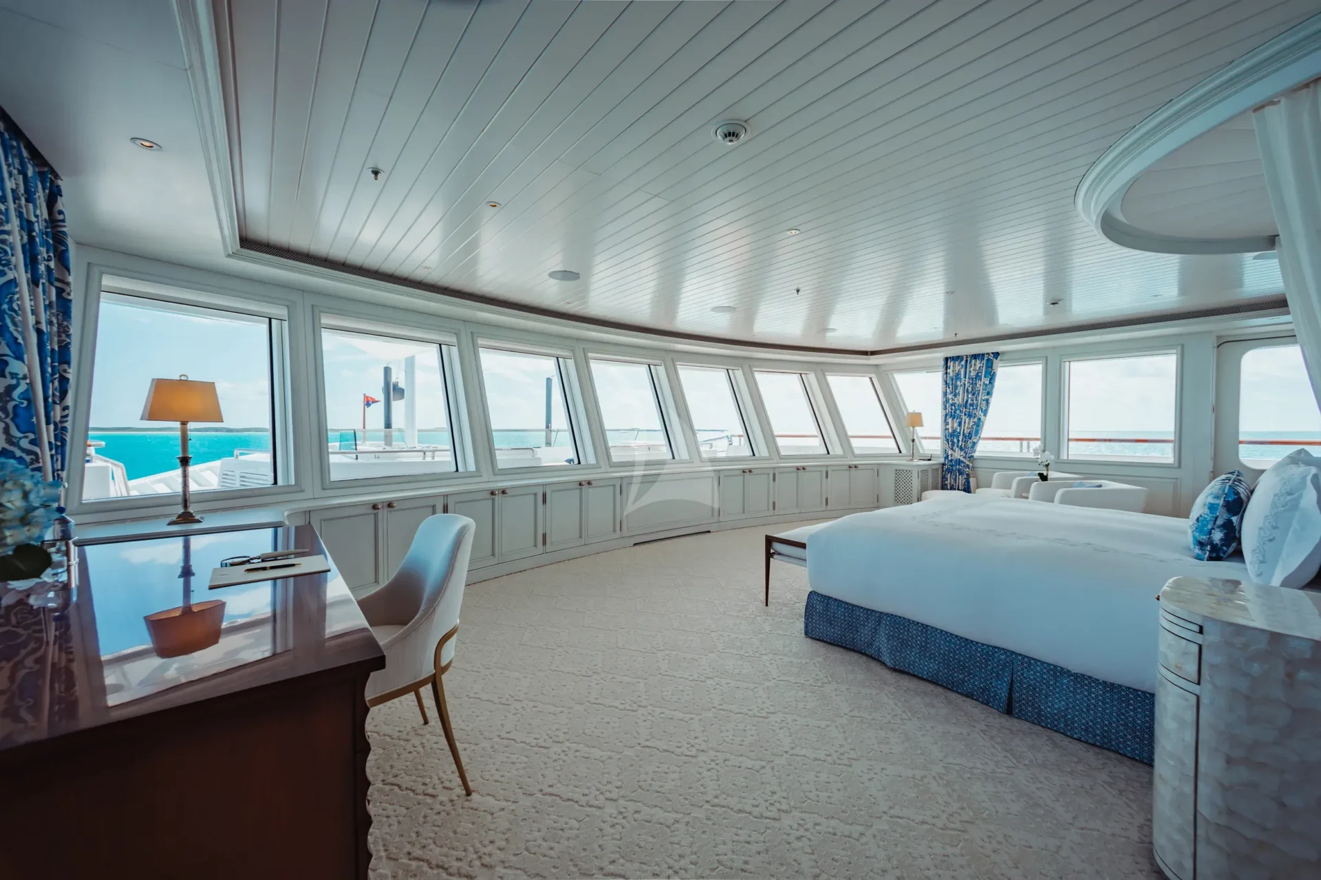 HUNTRESS Charter Yacht
