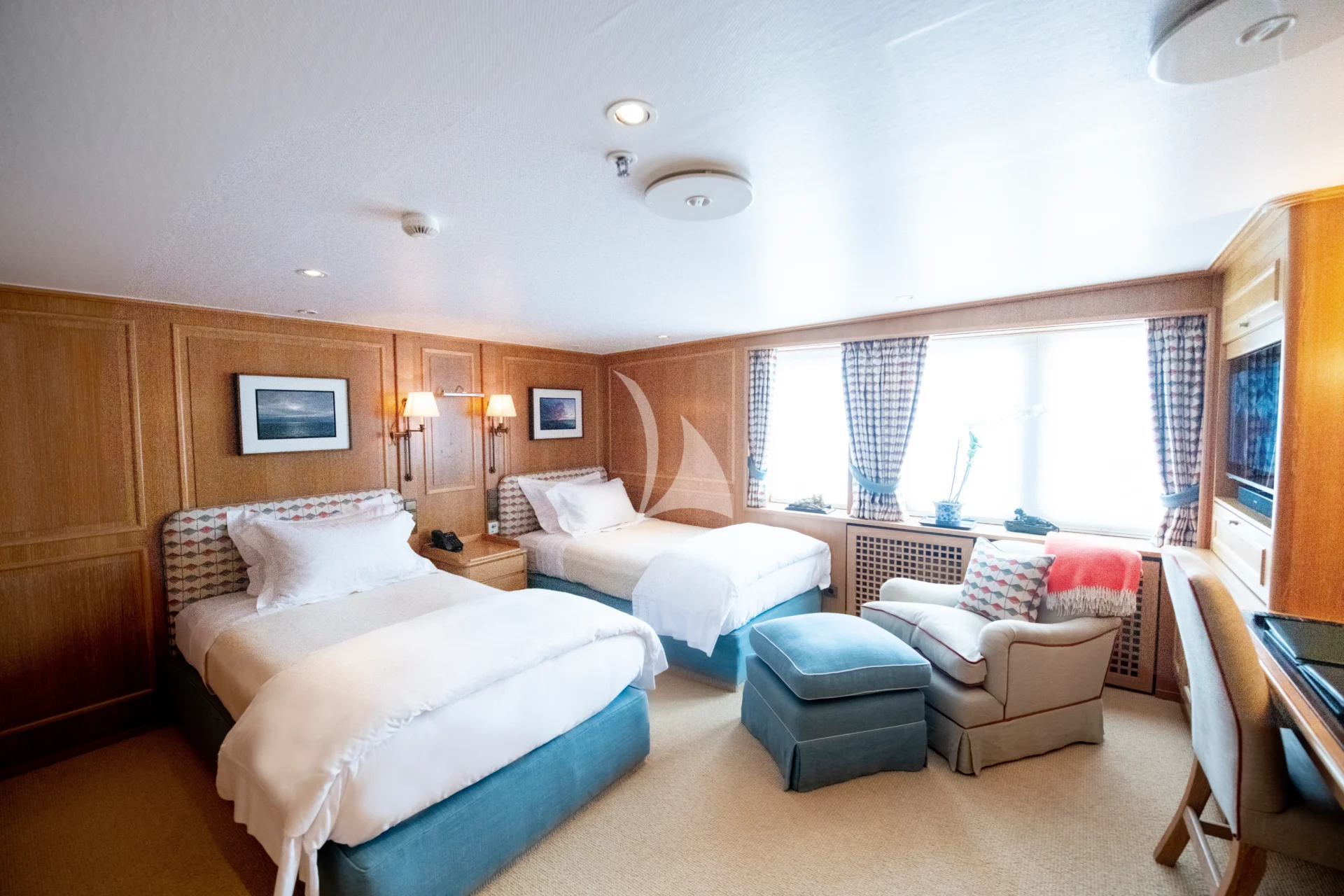 ARCTIC Charter Yacht