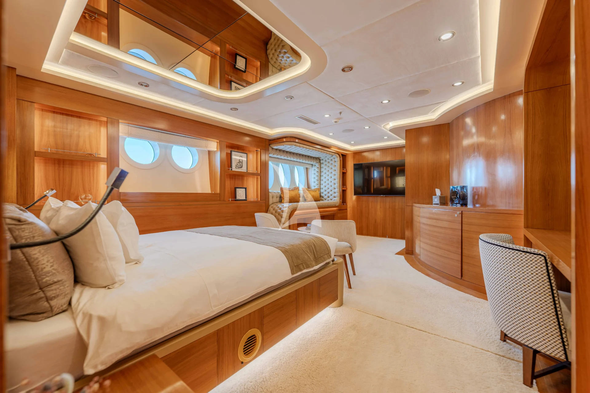 ARESTEAS Charter Yacht