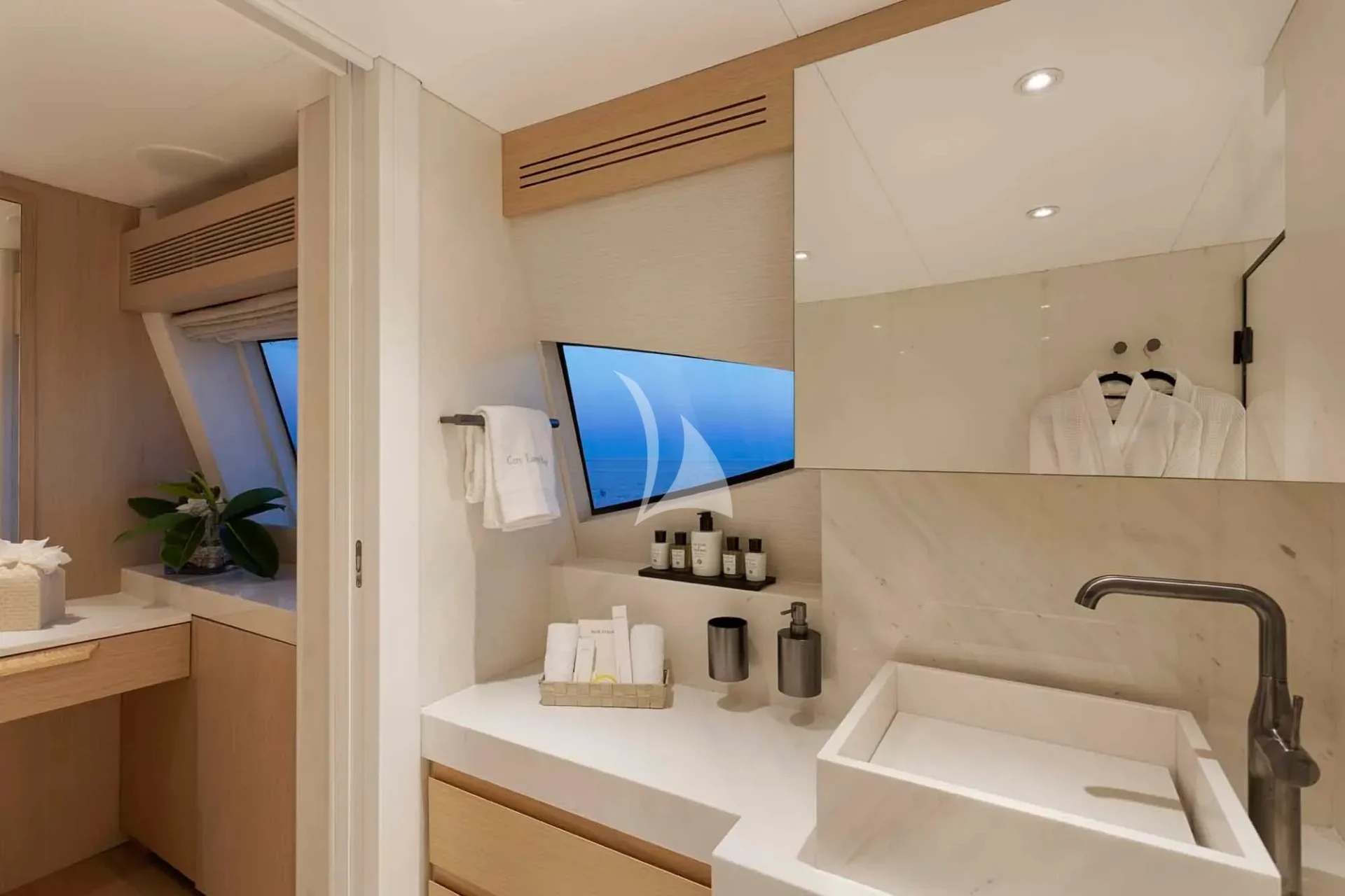 PARADISE Charter Yacht