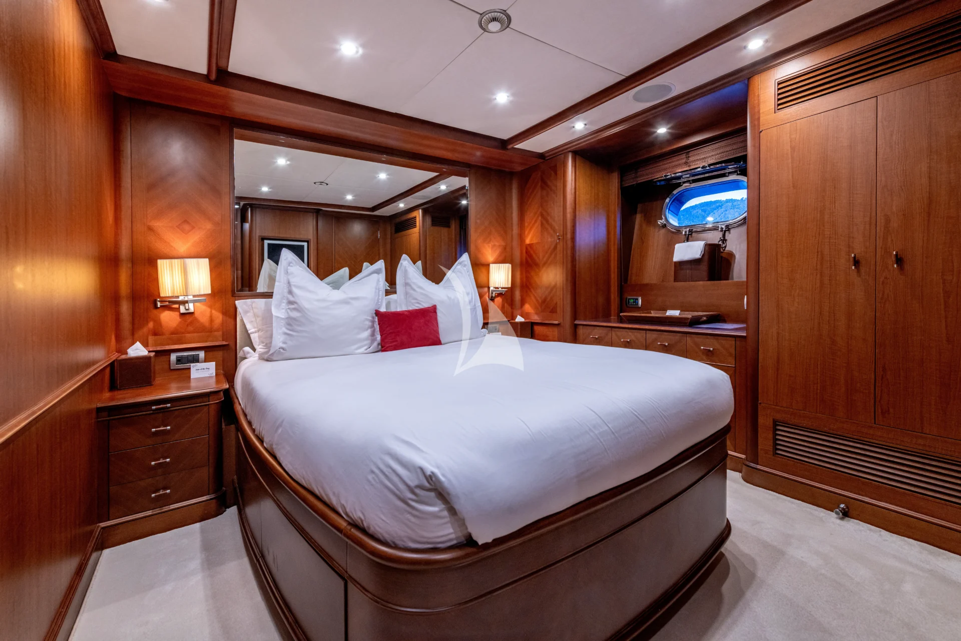 SEA BLUEZ Charter Yacht