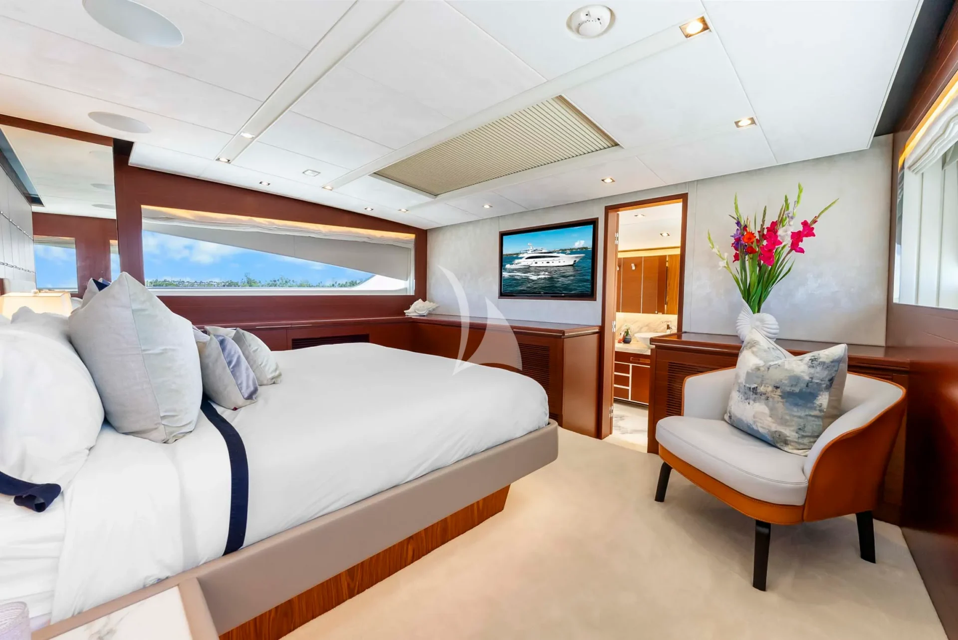 HAPPY HOUR Charter Yacht