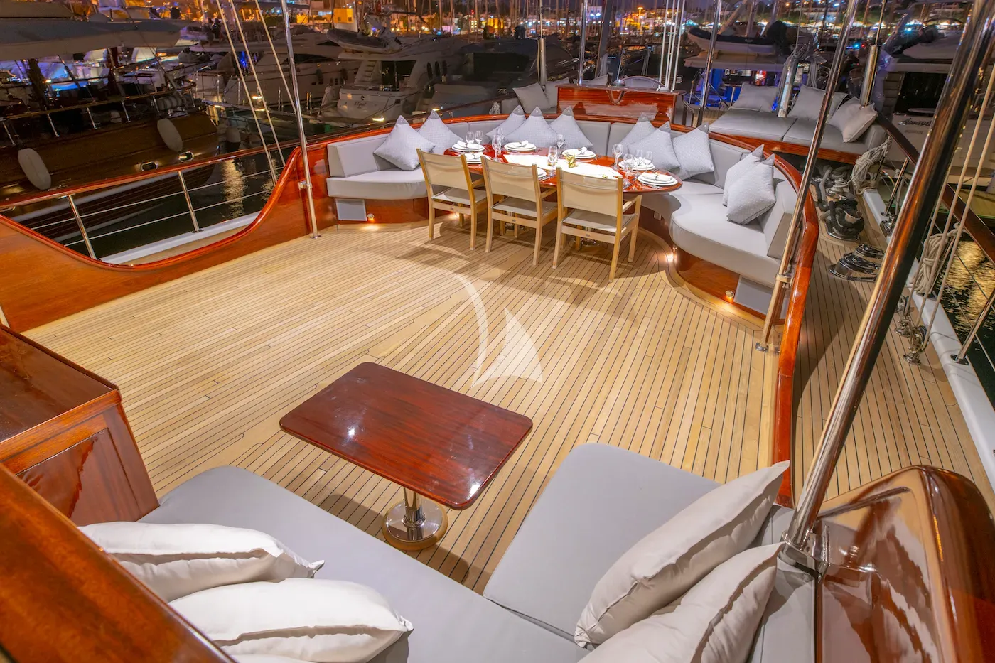 HIC SALTA Charter Yacht