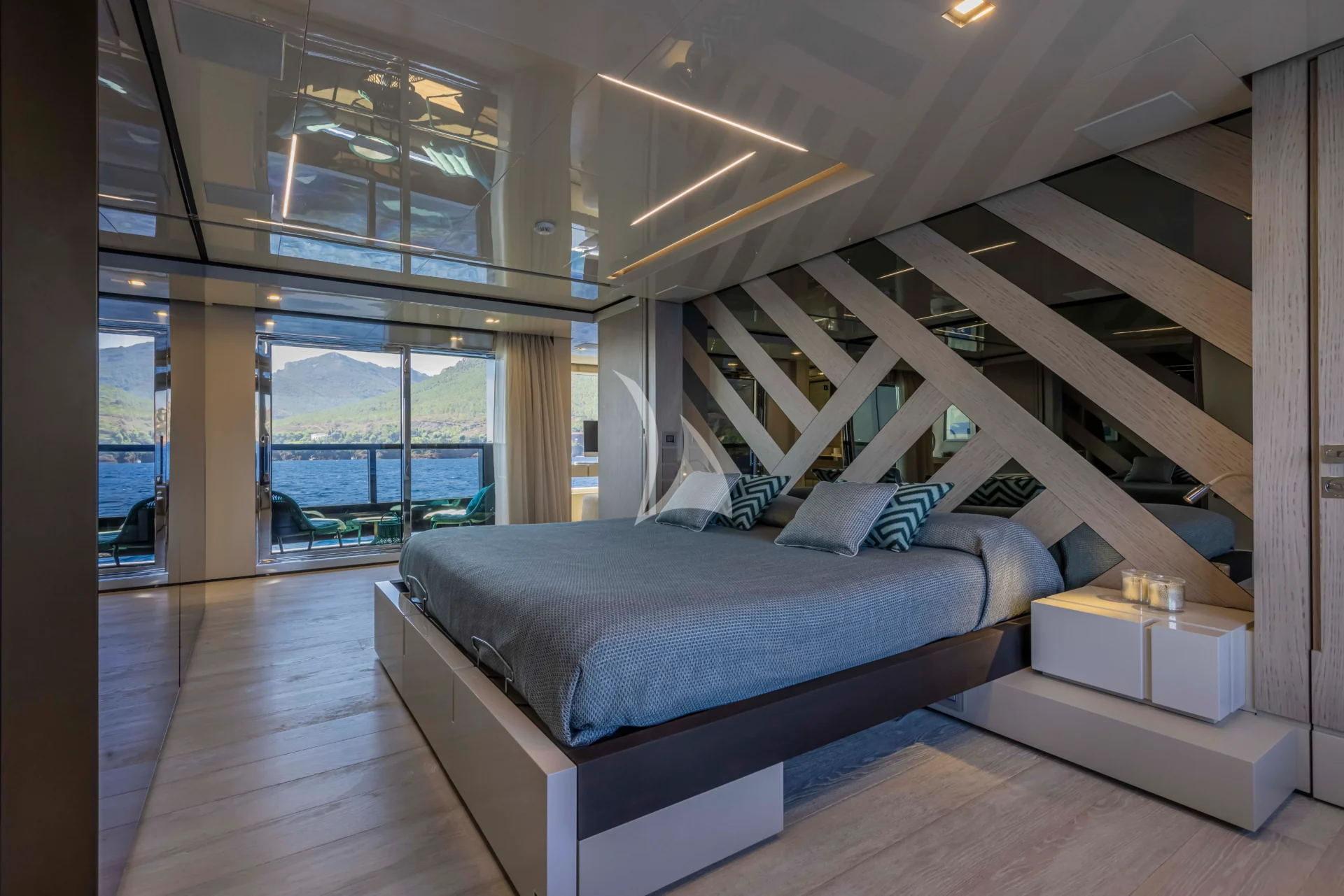 EMOCEAN Charter Yacht