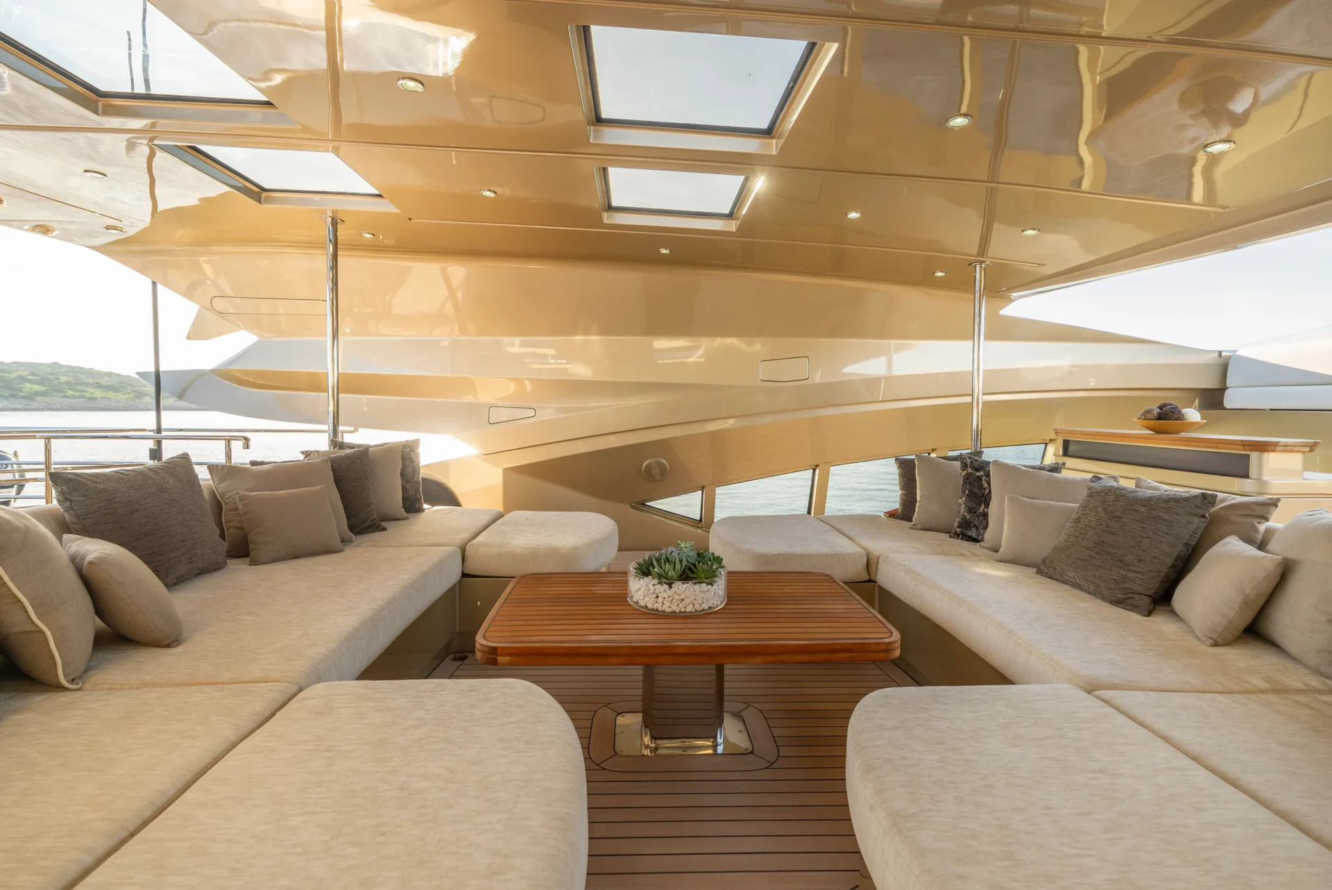HOKULANI Charter Yacht