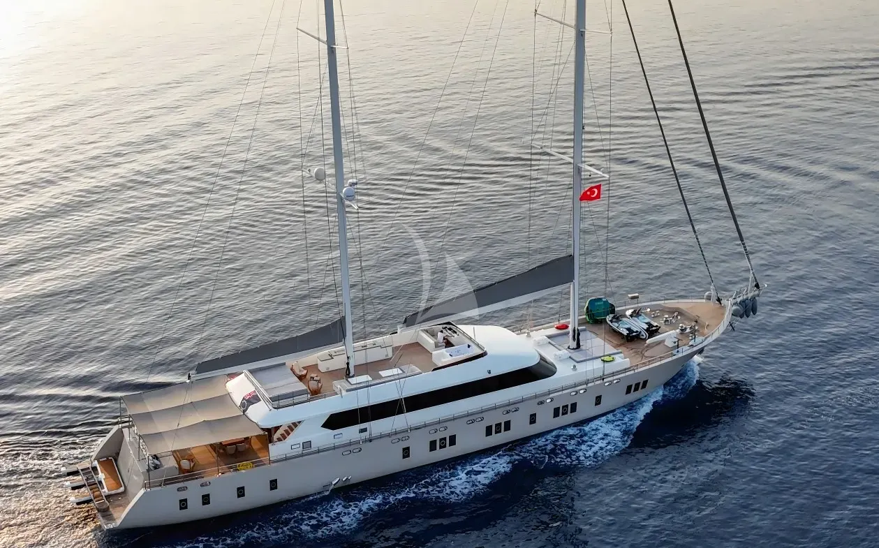De Love Charter Yacht