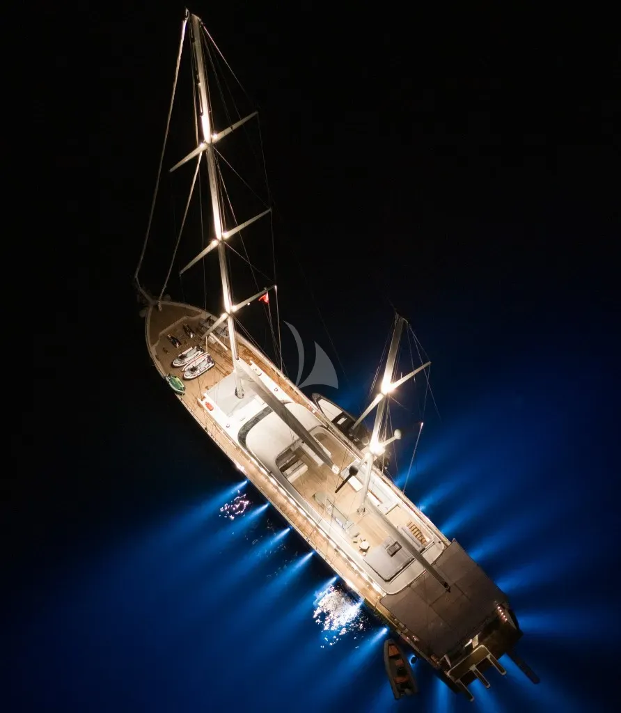 De Love Charter Yacht