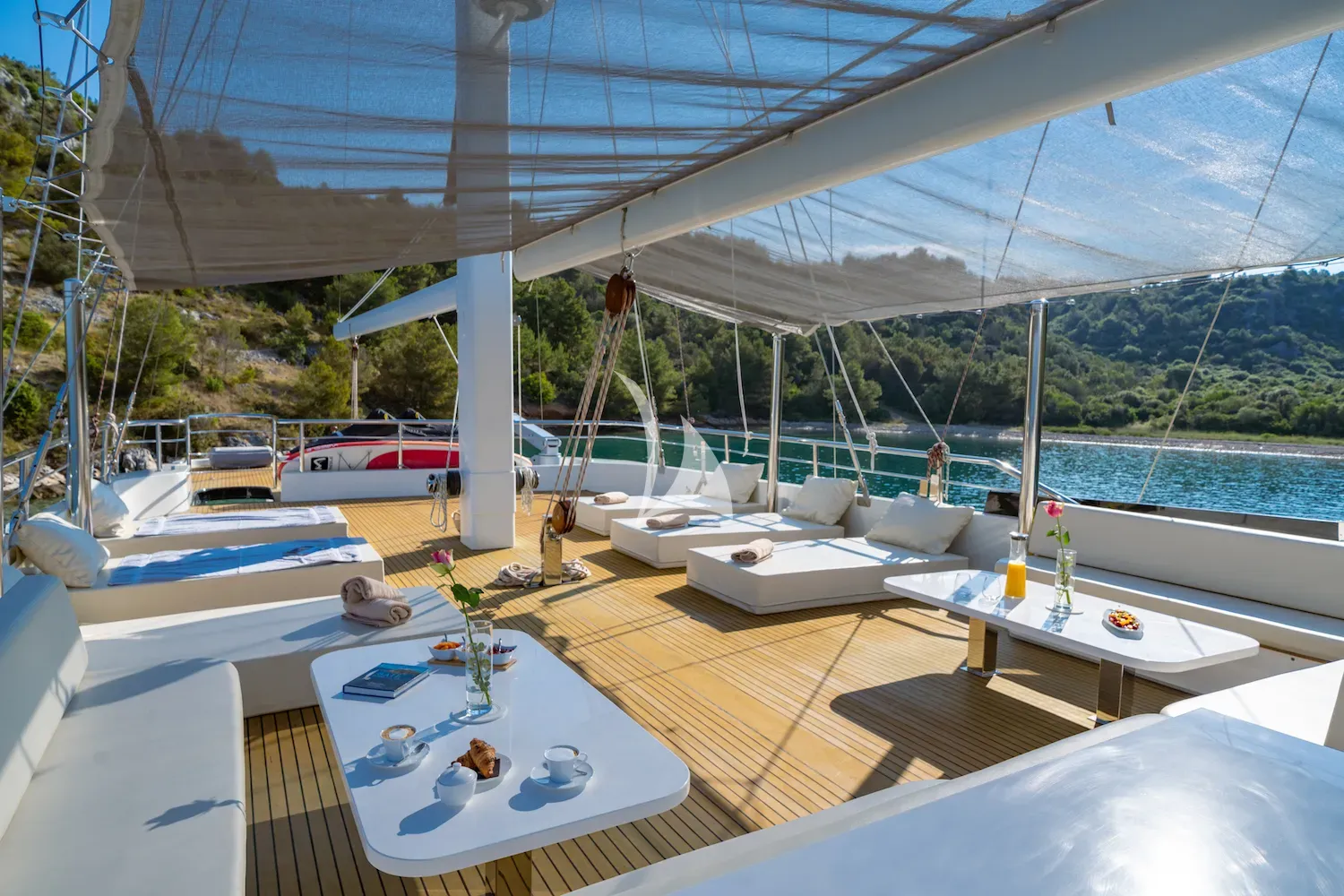 NAVILUX Charter Yacht