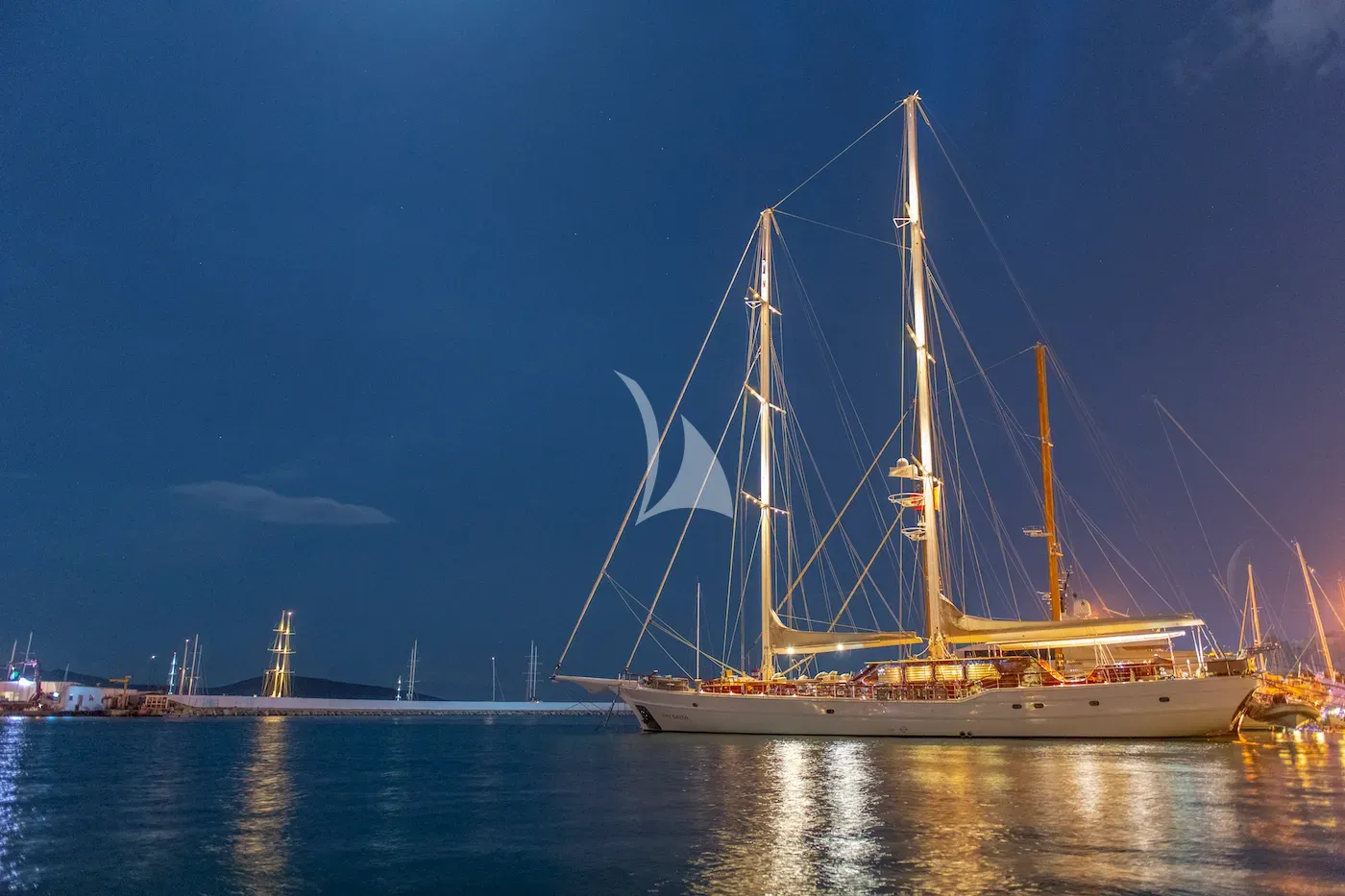 HIC SALTA Charter Yacht