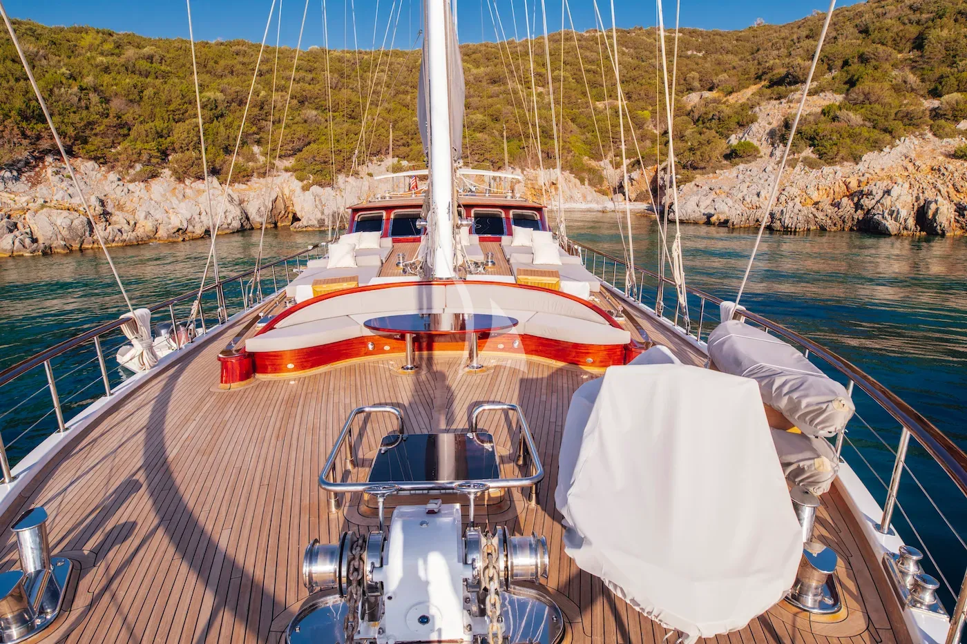HIC SALTA Charter Yacht