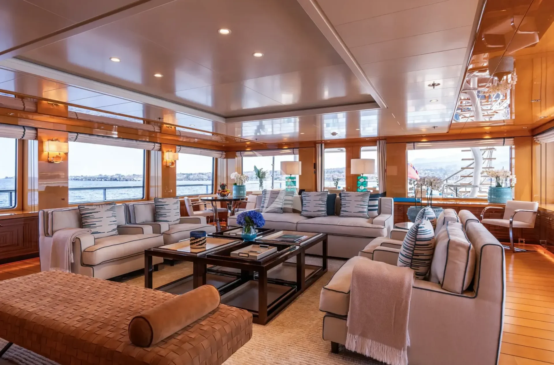 DEEP BLUE Charter Yacht