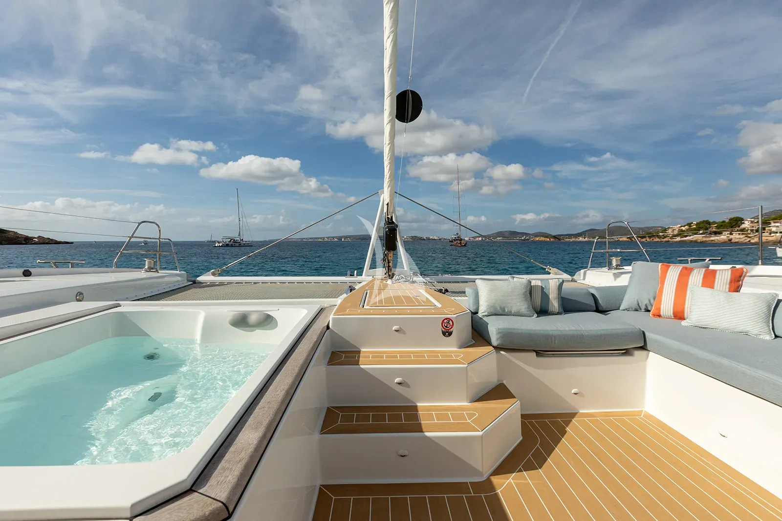 VAGATOR Charter Yacht