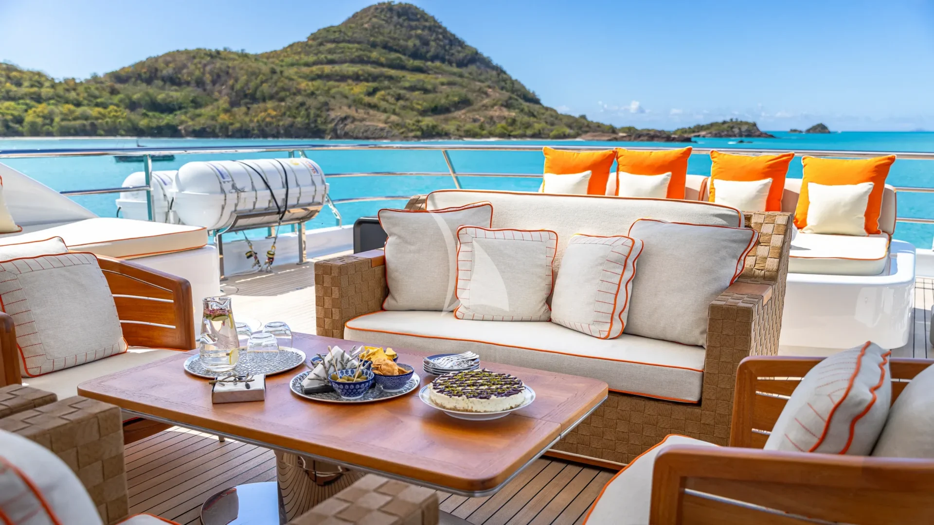 DEEP BLUE Charter Yacht