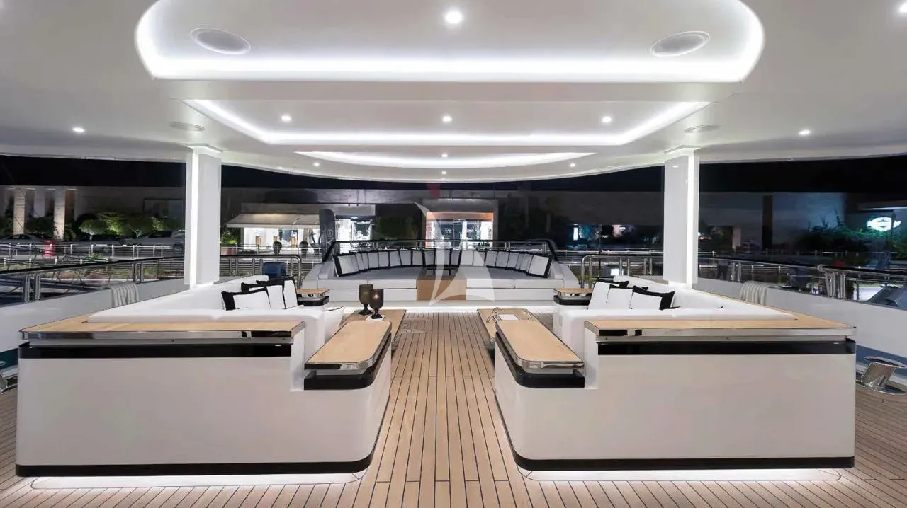 LIQUID SKY Charter Yacht