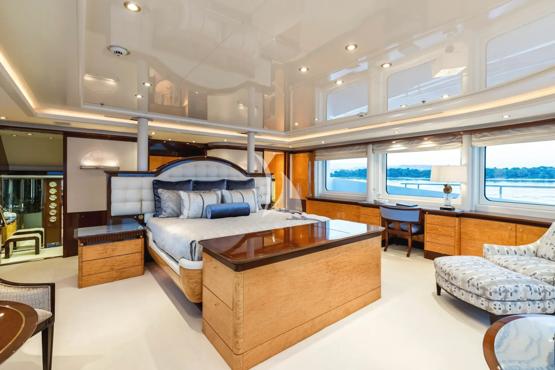LUCKY LADY Charter Yacht