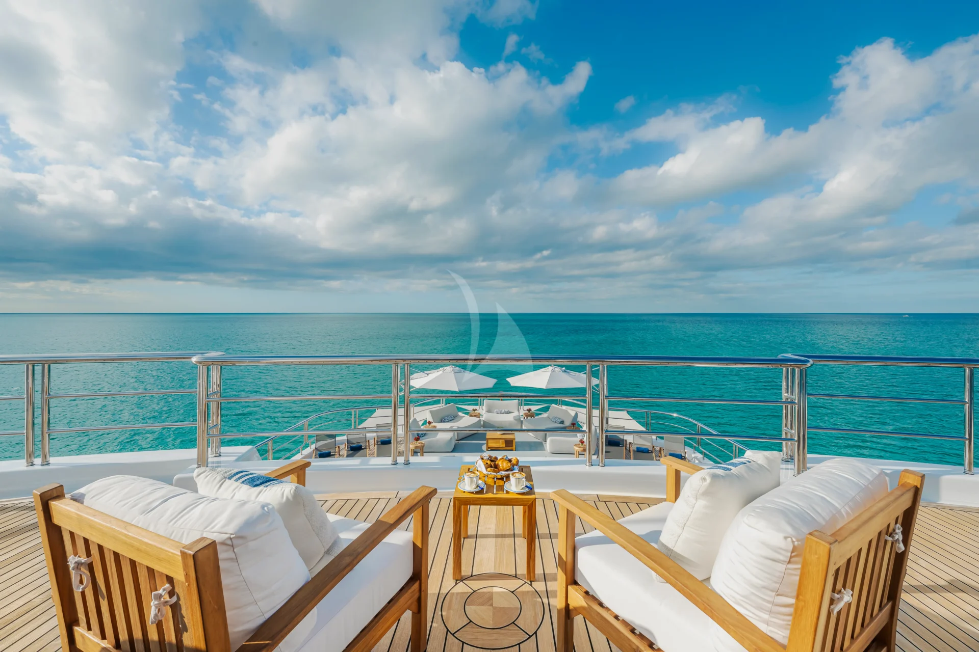 HUNTRESS Charter Yacht