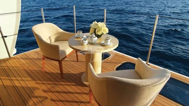 LADY DEE Charter Yacht