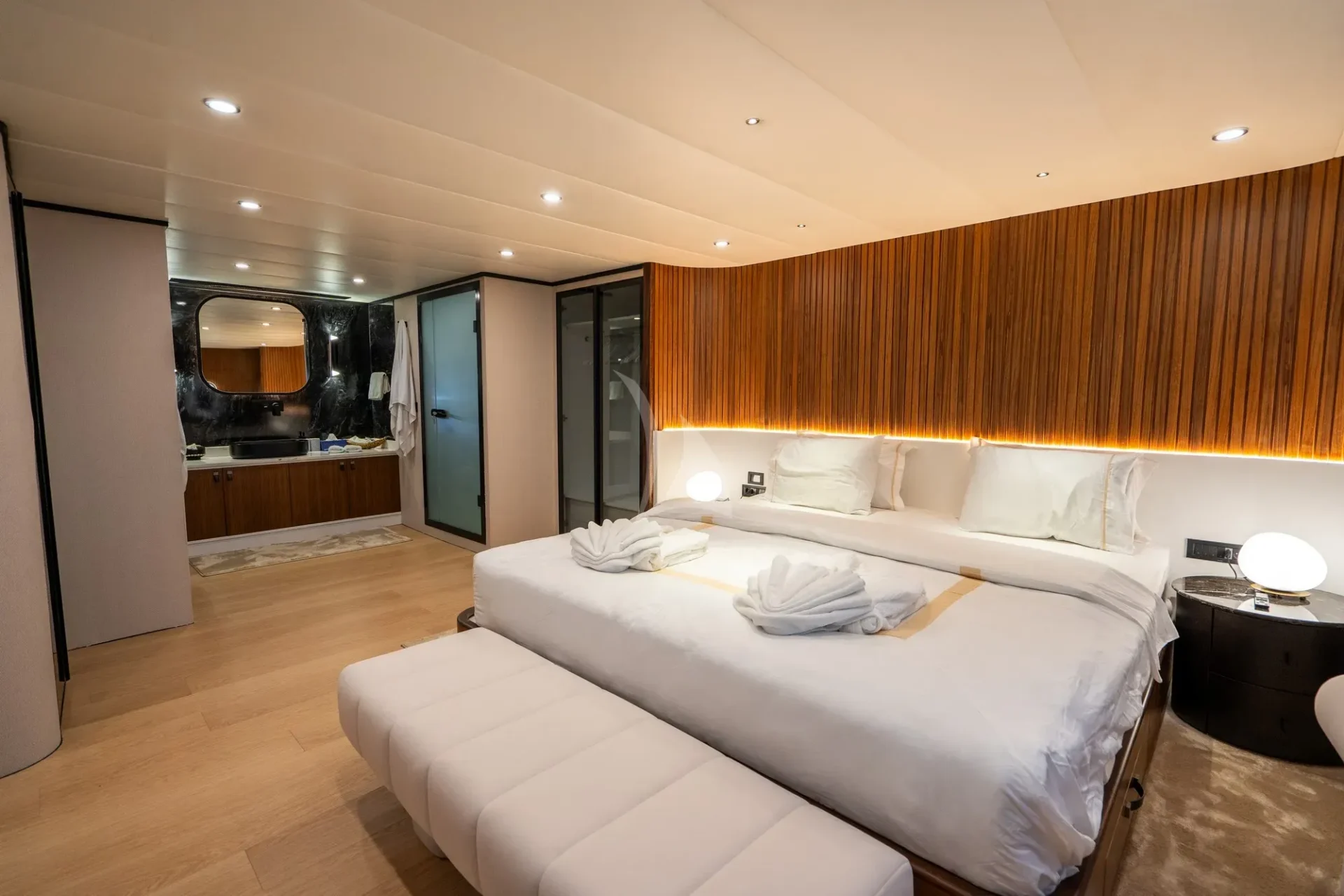 De Love Charter Yacht