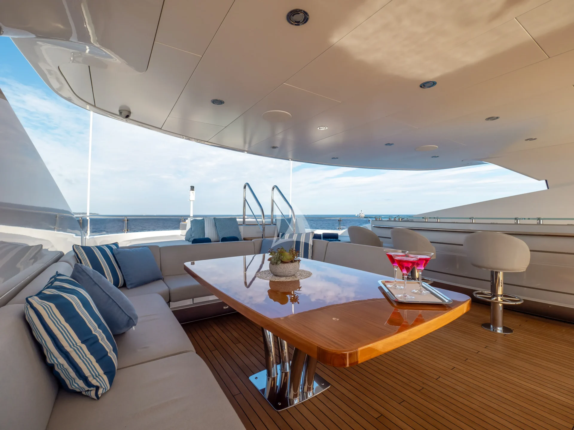 ARADOS Charter Yacht