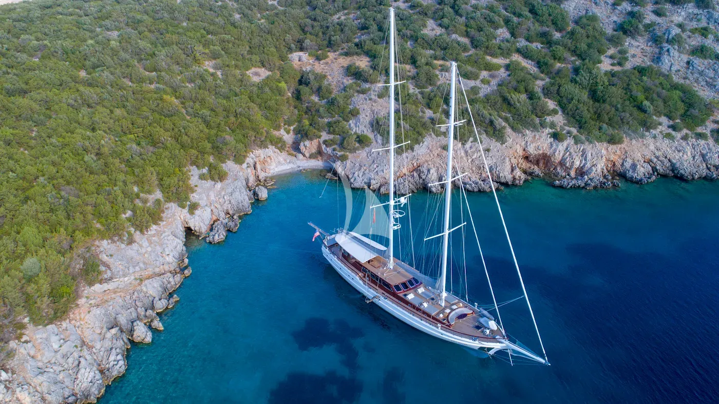 HIC SALTA Charter Yacht