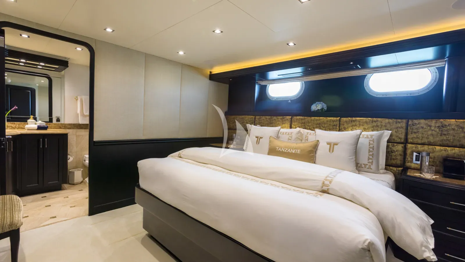 TANZANITE Charter Yacht